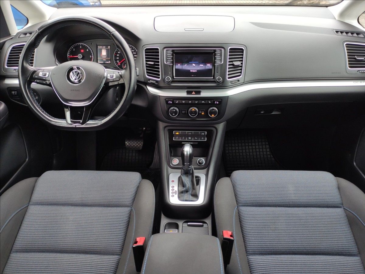 Volkswagen Sharan, 2,0 TDi DSG *XENON*NAVI*TAŽNÉ* - fotka 6