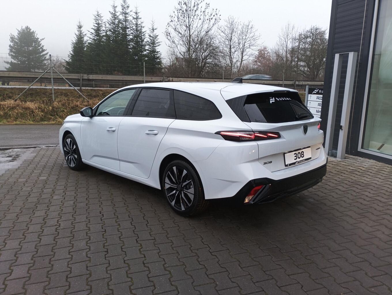 Peugeot 308, SW ALLURE Hybrid 145 e-DCS6 - fotka 5