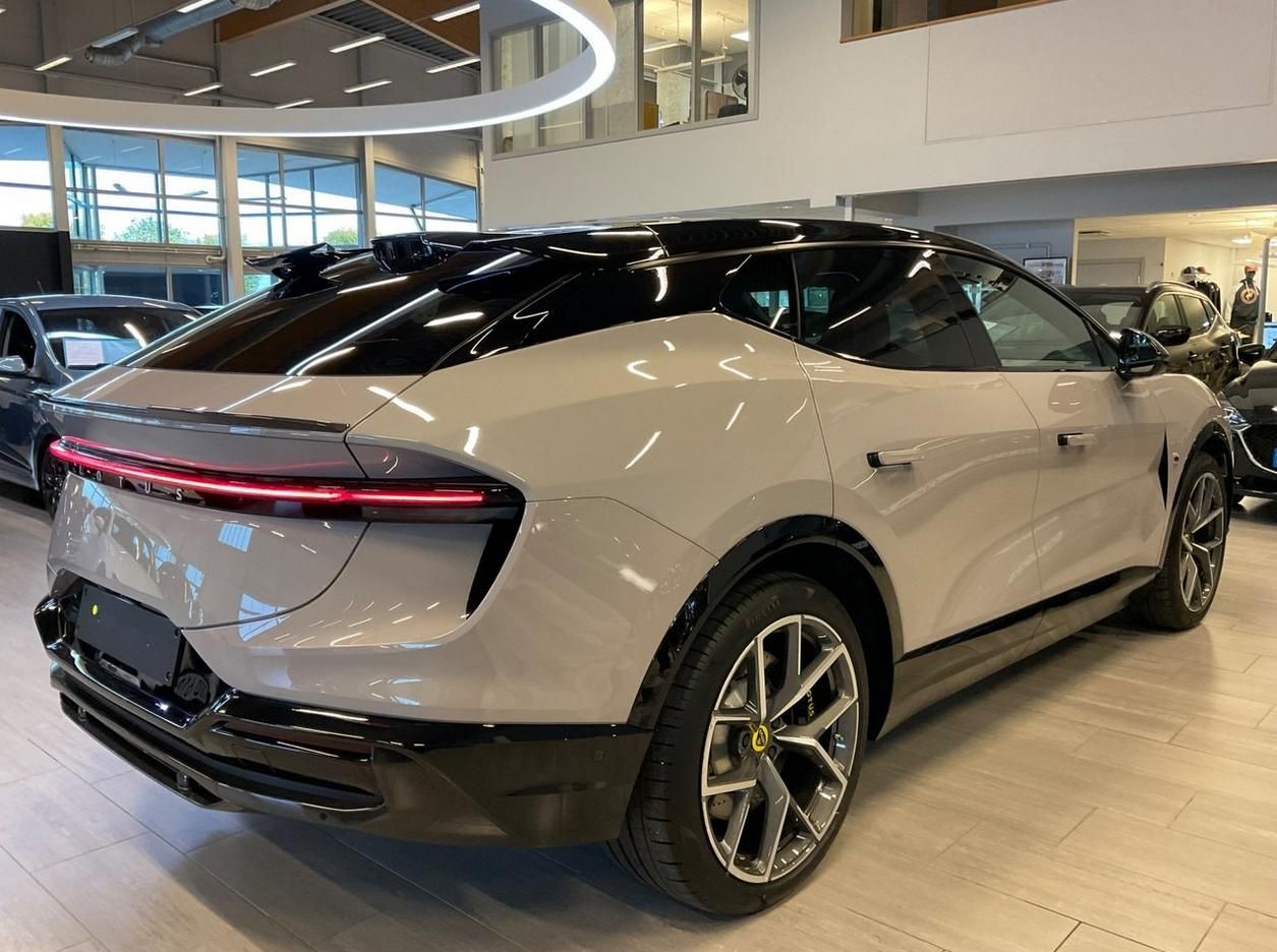 Lotus, Eletre R 918hp 112kWh AWD Pano - fotka 4