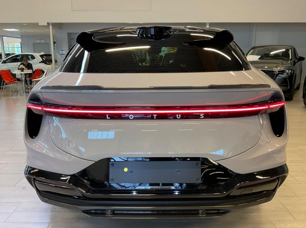 Lotus, Eletre R 918hp 112kWh AWD Pano - fotka 6