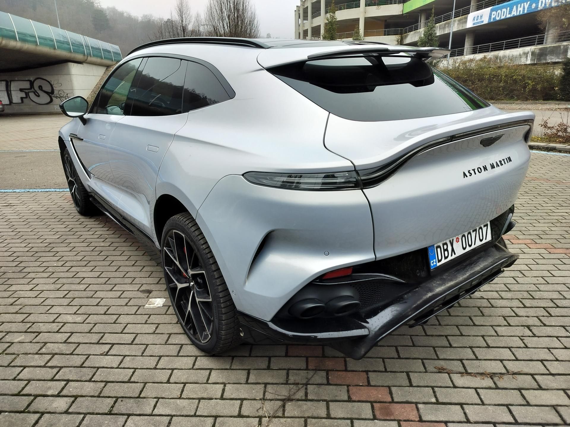 Aston Martin DBX, 707 23" - fotka 5