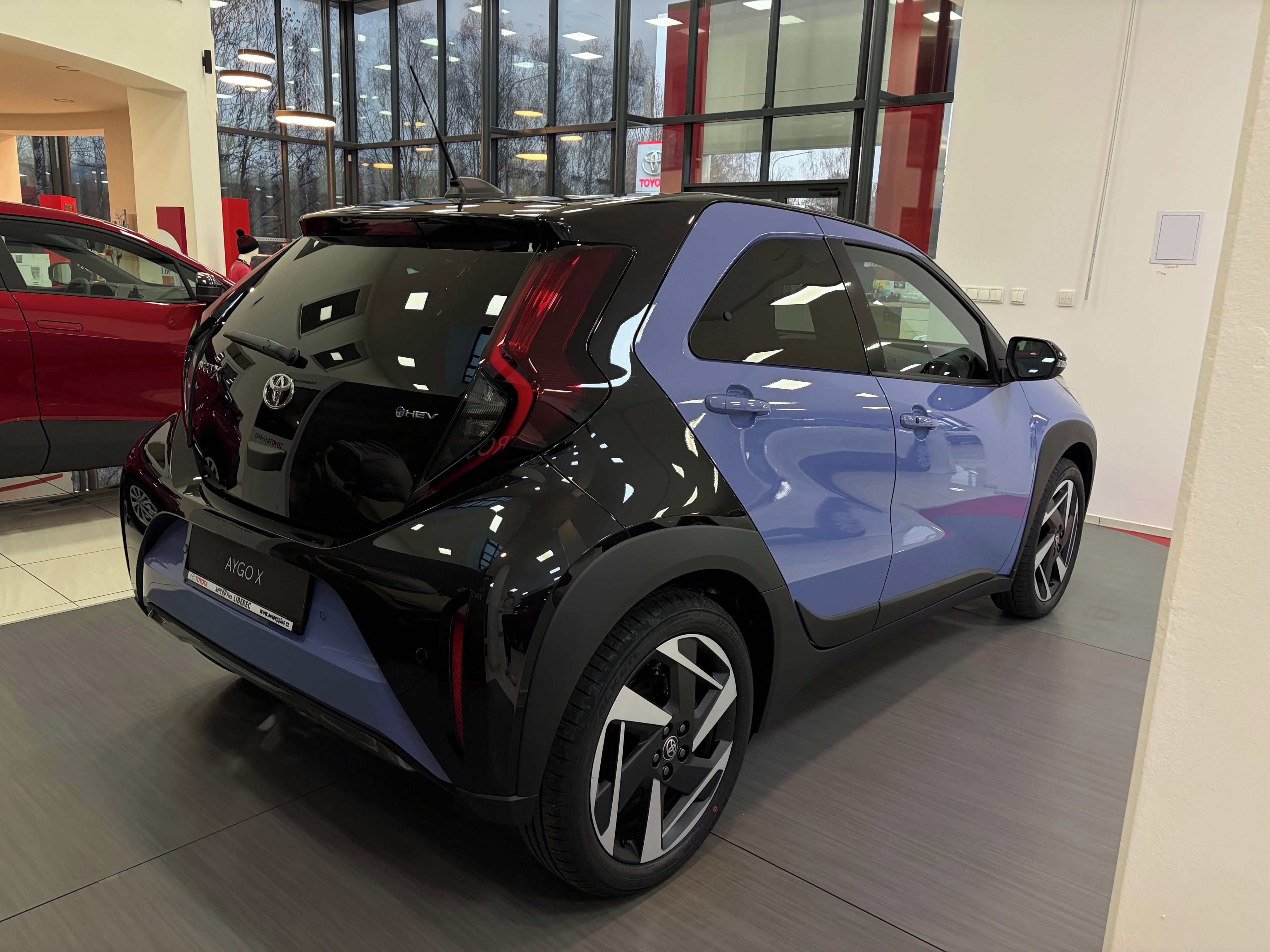 Toyota Aygo, 1,5 HEV 116k Executive - fotka 5