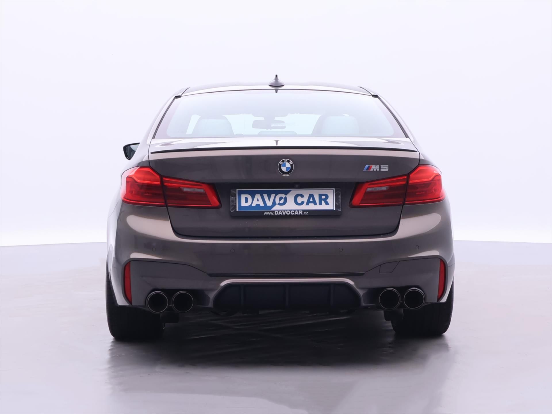 BMW M5, 4,4 V8 441kW xDrive Individual - fotka 6