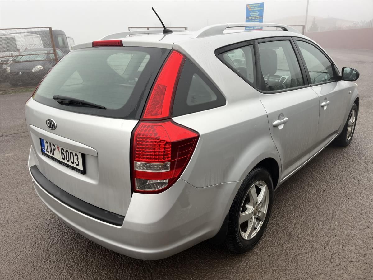 Kia Cee´d, 1,6 CRDi 16V KLIMA ALU SERVIS - fotka 6