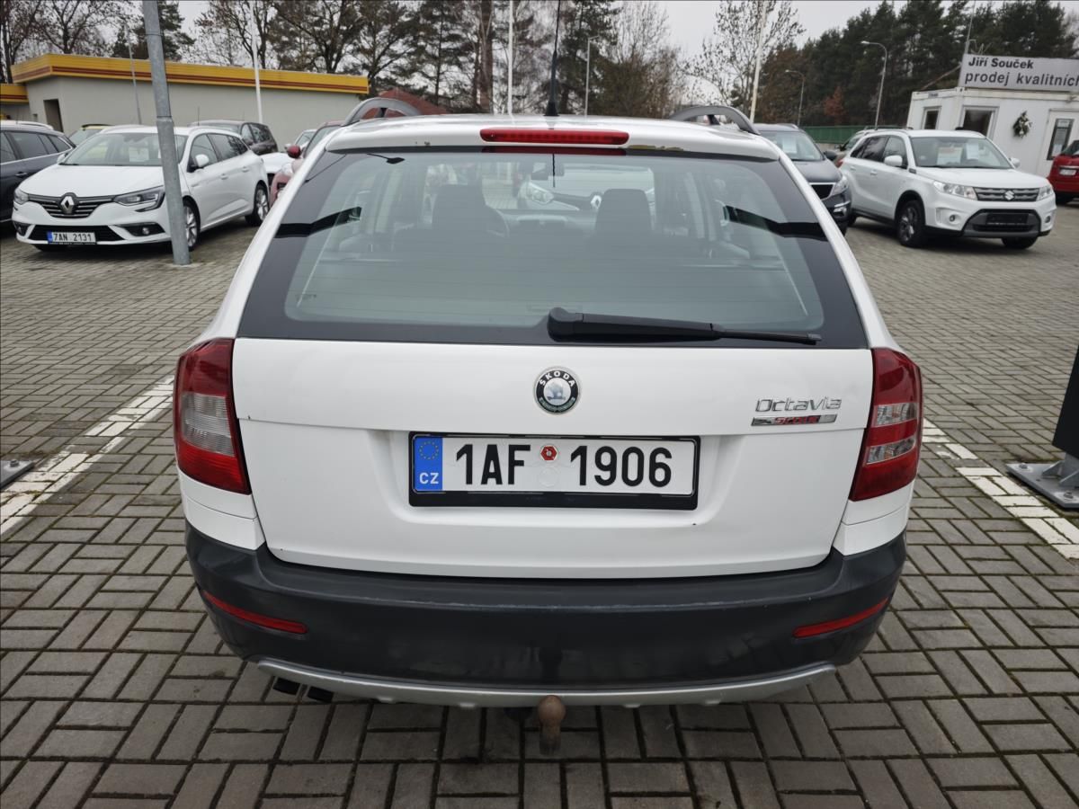 Škoda Octavia, 2,0 TDI  4x4 Combi Scout - fotka 5