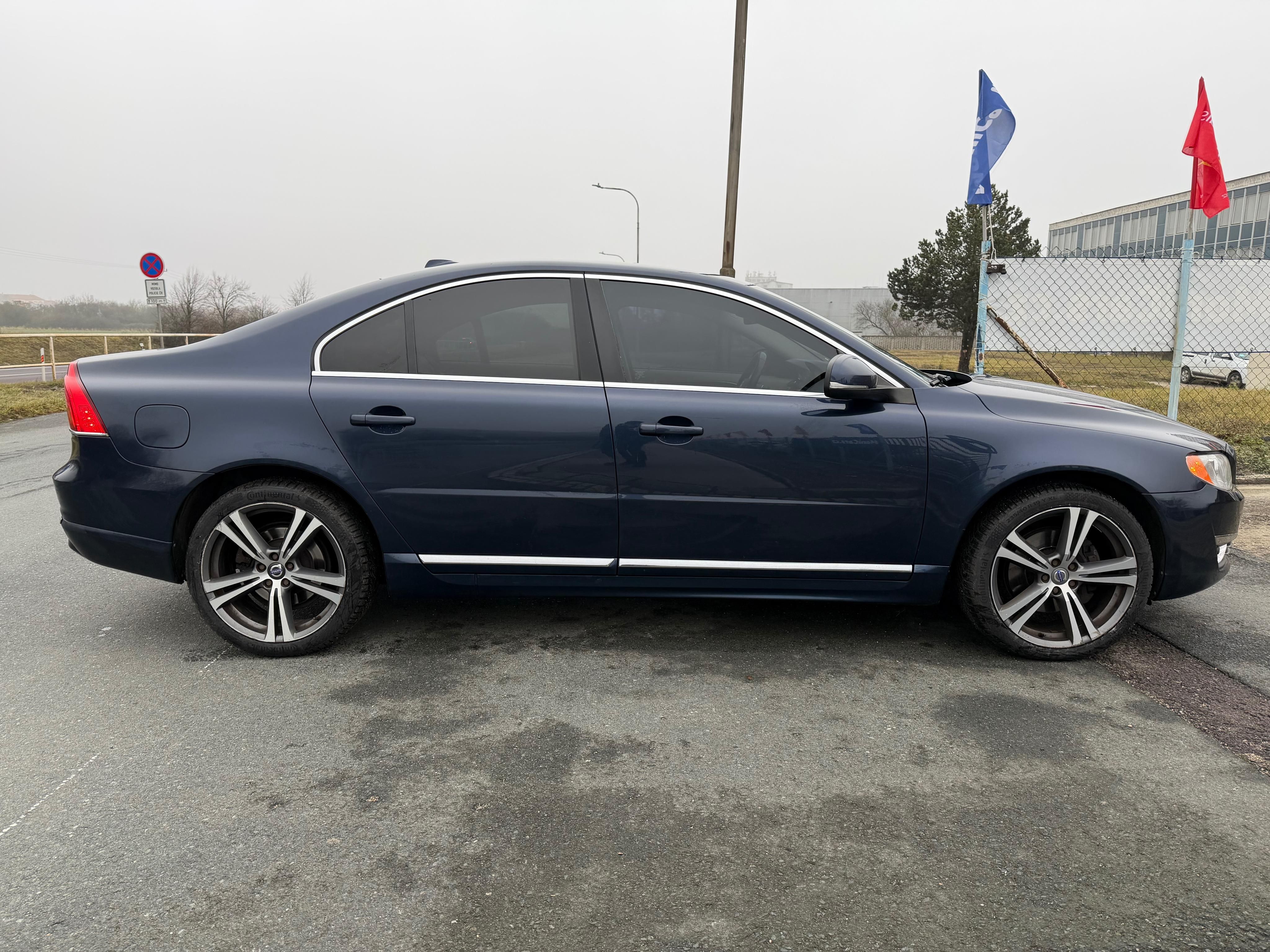 Volvo S80, 2.4 D5 158kW AUTOMAT, KŮŽE - fotka 4