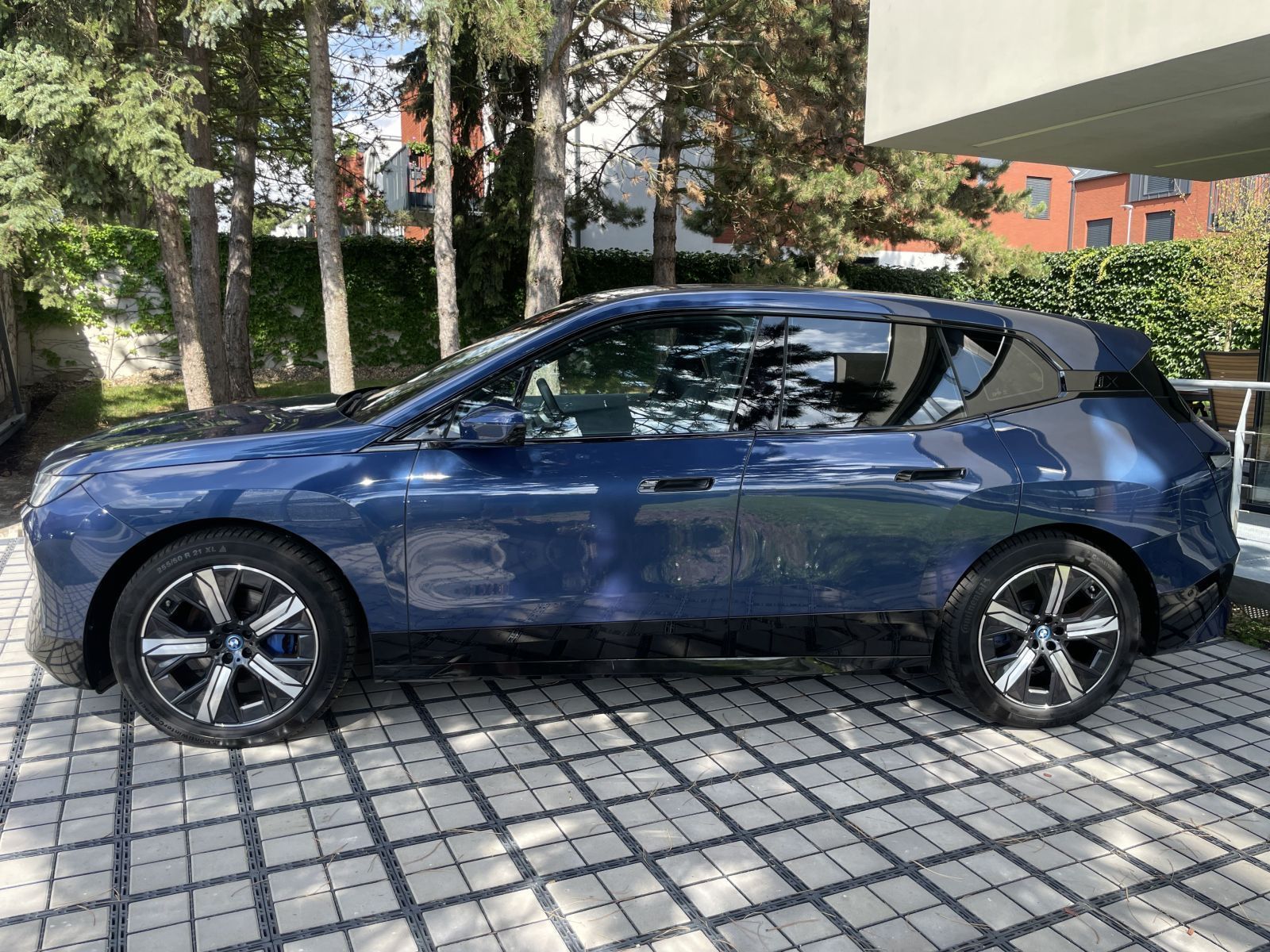 BMW iX, xDrive40 H&K 360 Kamera - fotka 3