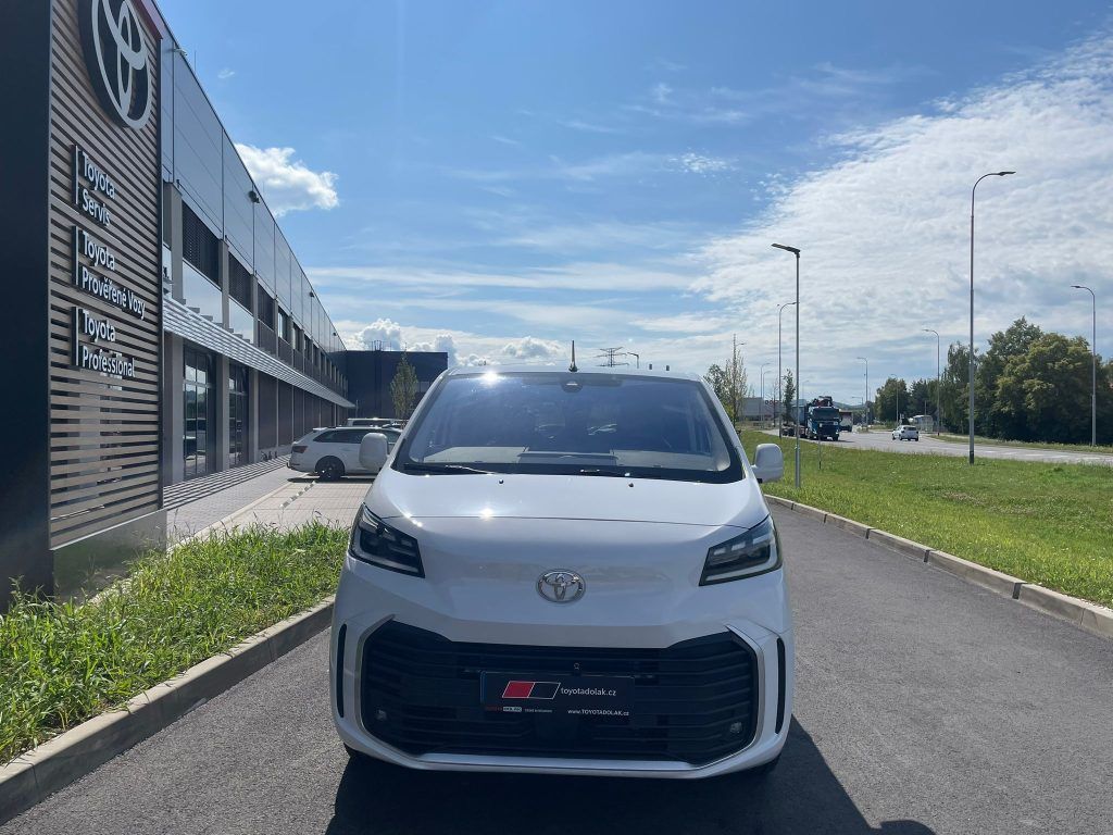 Toyota Proace Verso, 2.0 D-4D L2 MT Business 8S - fotka 2