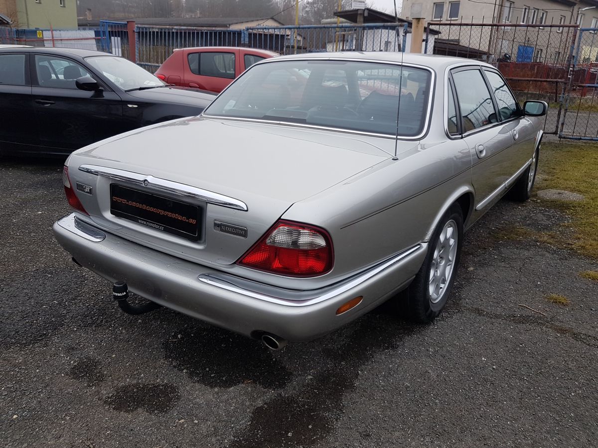 Jaguar XJ, 3.2i V8 EXECUTIVE - fotka 6