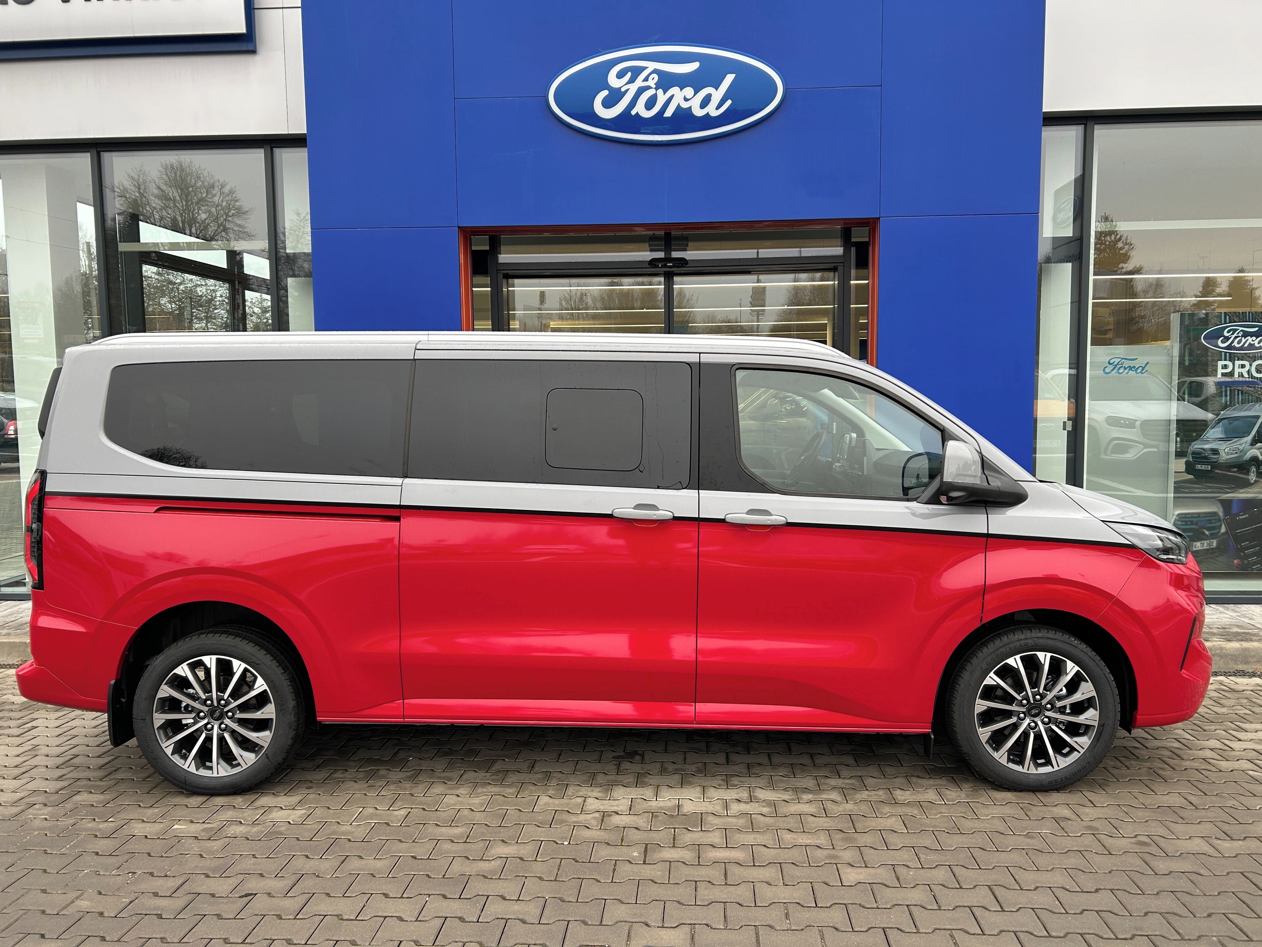 Ford Tourneo Custom, Titanium X L2 2.0EcoBlue125 kW - fotka 4