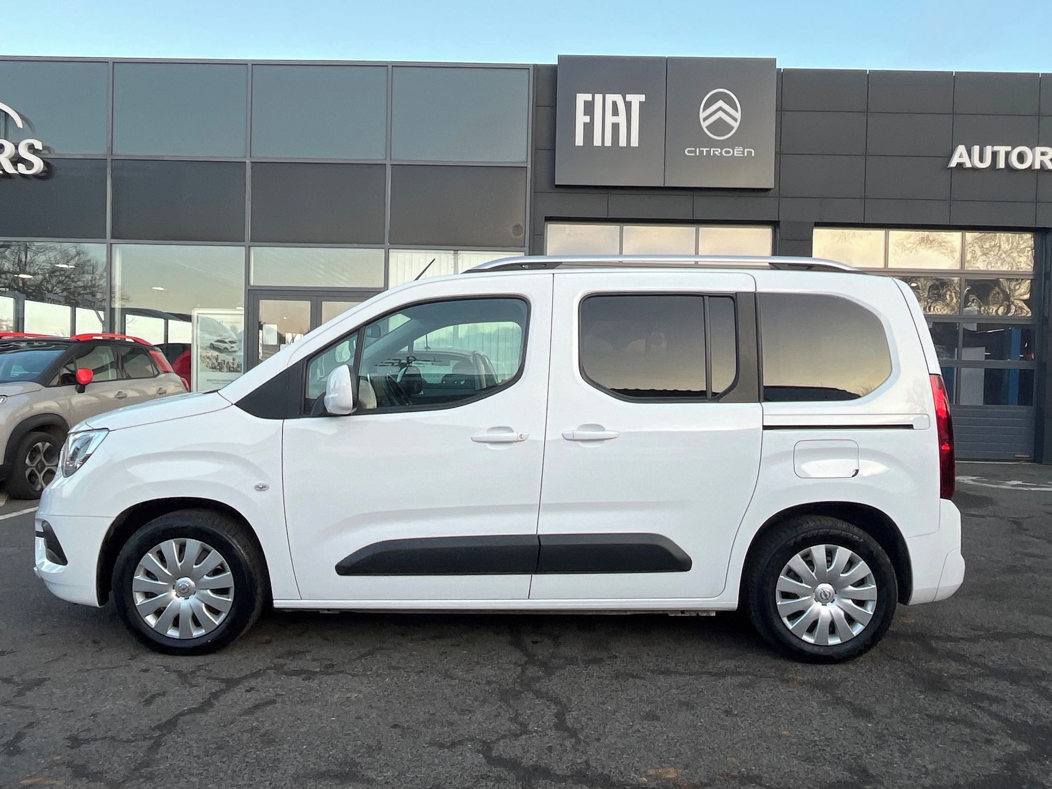 Opel Combo, 1.2 110k SERVIS ZÁRUKA NAVI - fotka 4