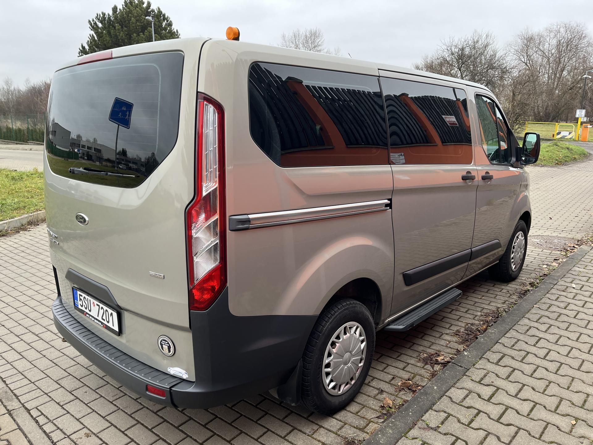Ford Tourneo Custom, 2.2 TDCi 9 Míst - fotka 5