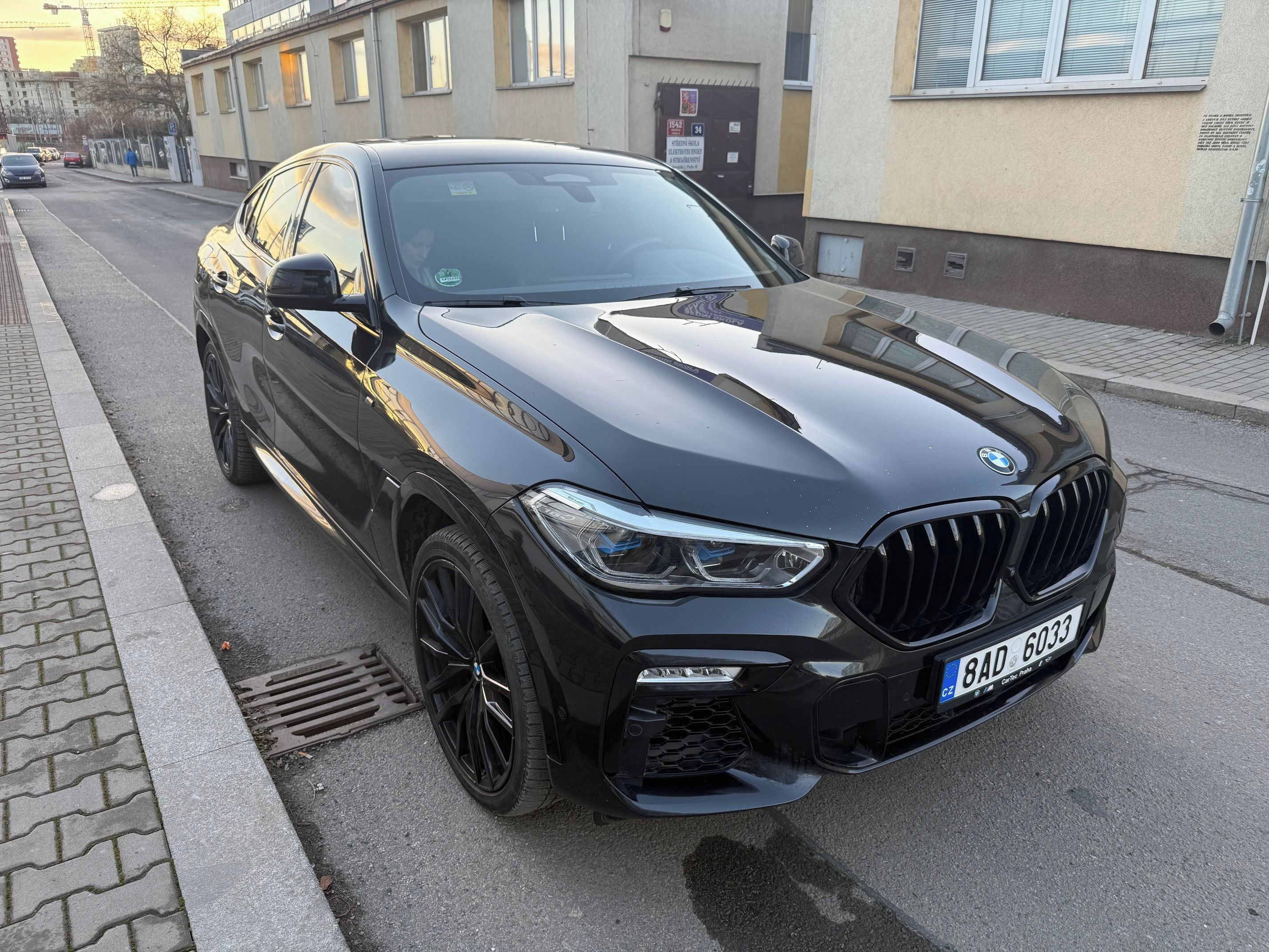 BMW X6, CZ,DPH,ZÁRUKA,1.maj,INDIVIDUAL - fotka 3