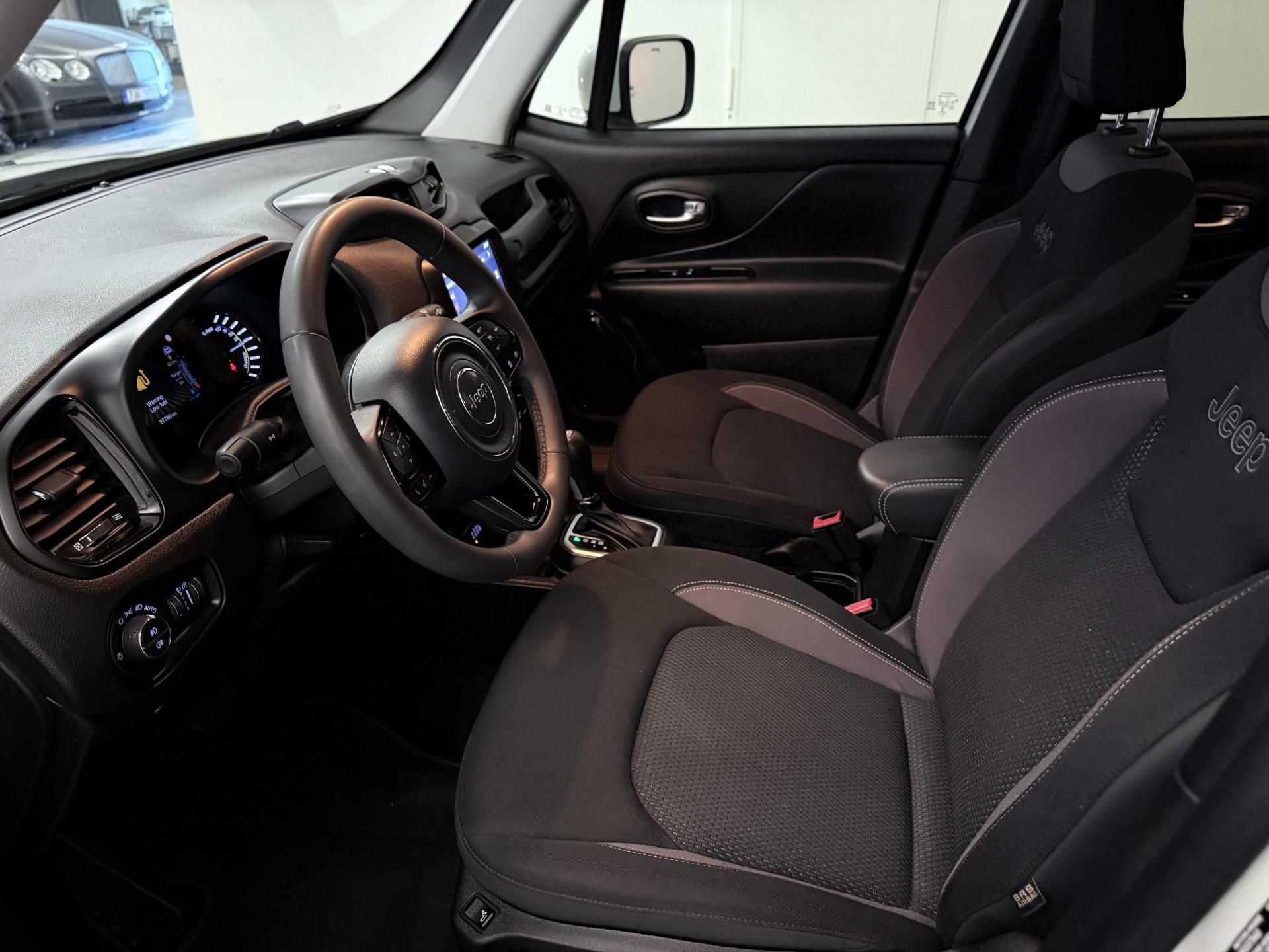 Jeep Renegade, 1.3 T4 REZERVOVÁNO - fotka 2