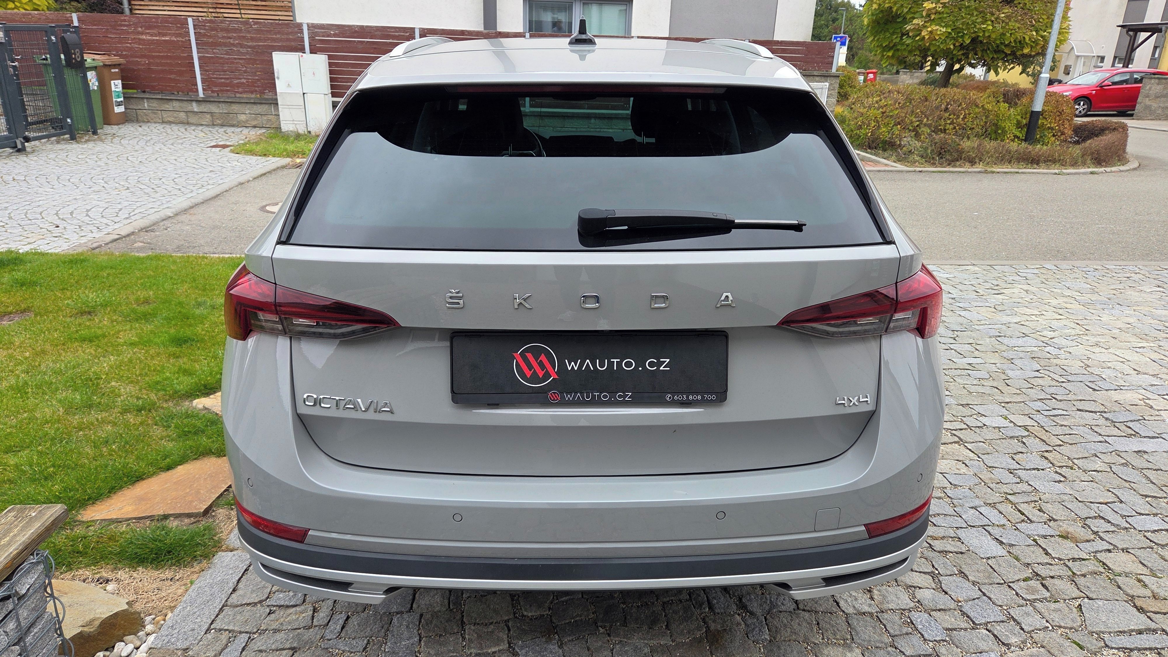Škoda Octavia, SCOUT 147kW/4x4/DSG/Head-Up - fotka 5