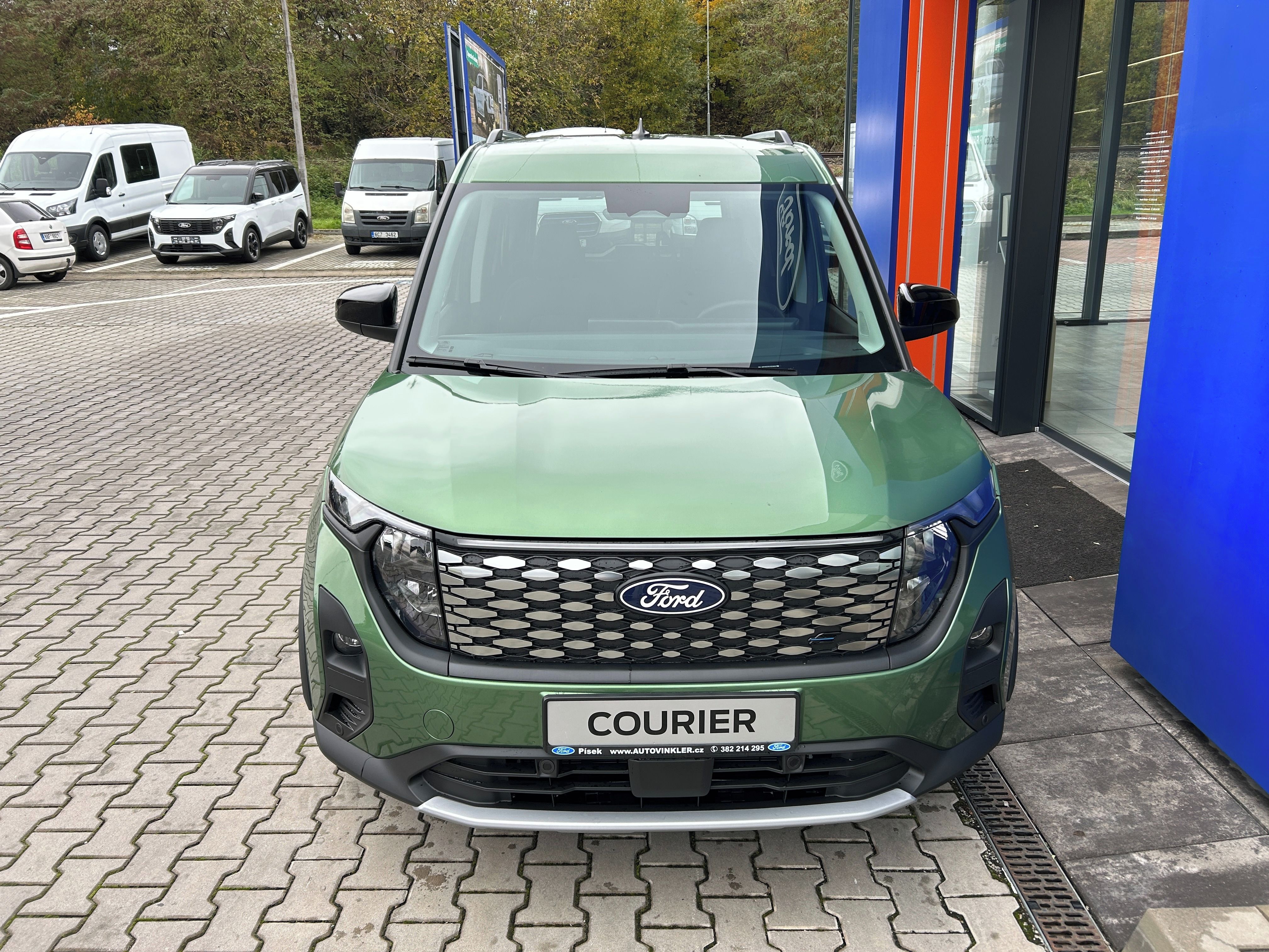 Ford Tourneo Courier, 43 kWh Elektromotor Trend L1 - fotka 2