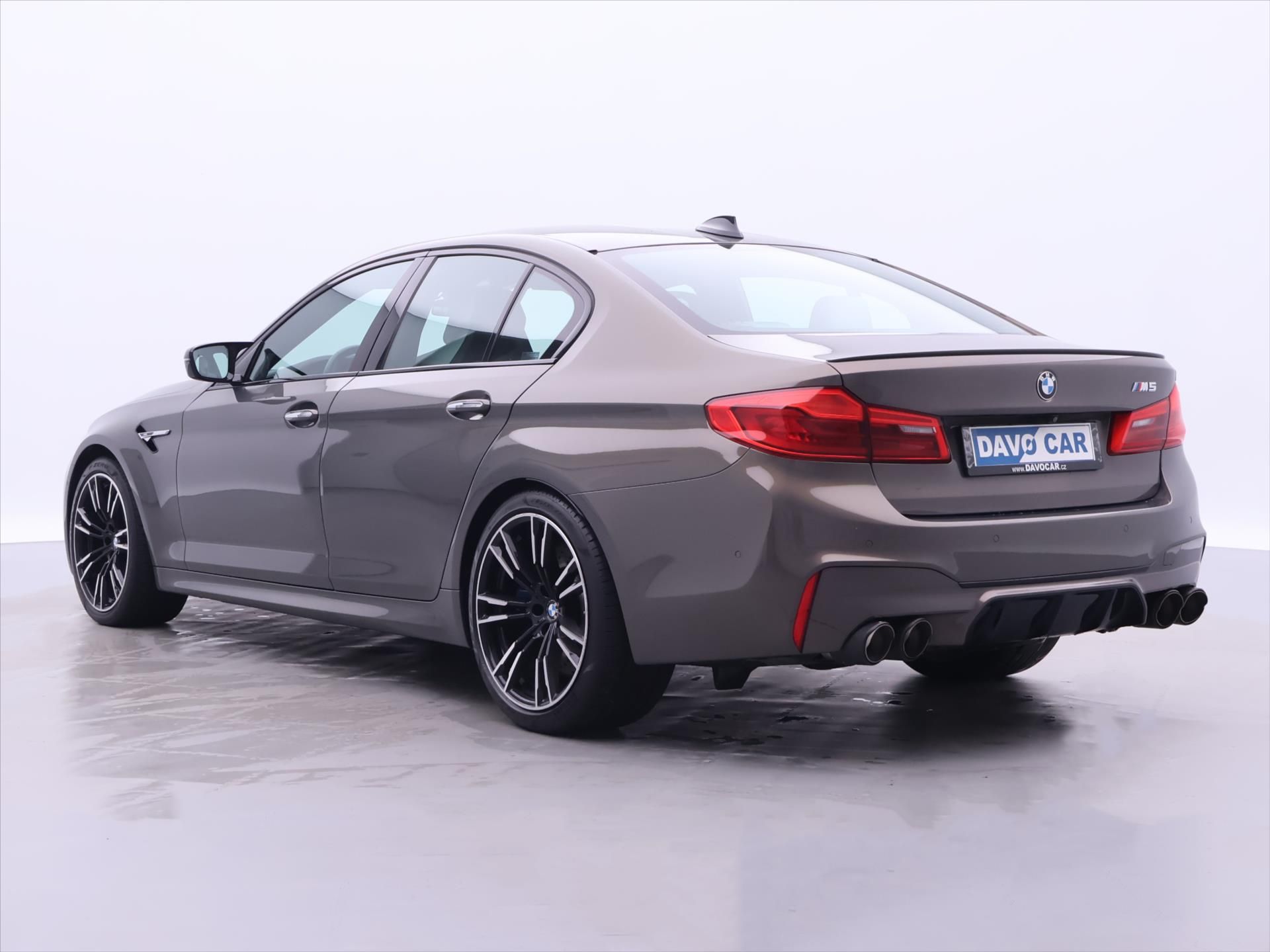 BMW M5, 4,4 V8 441kW xDrive Individual - fotka 5