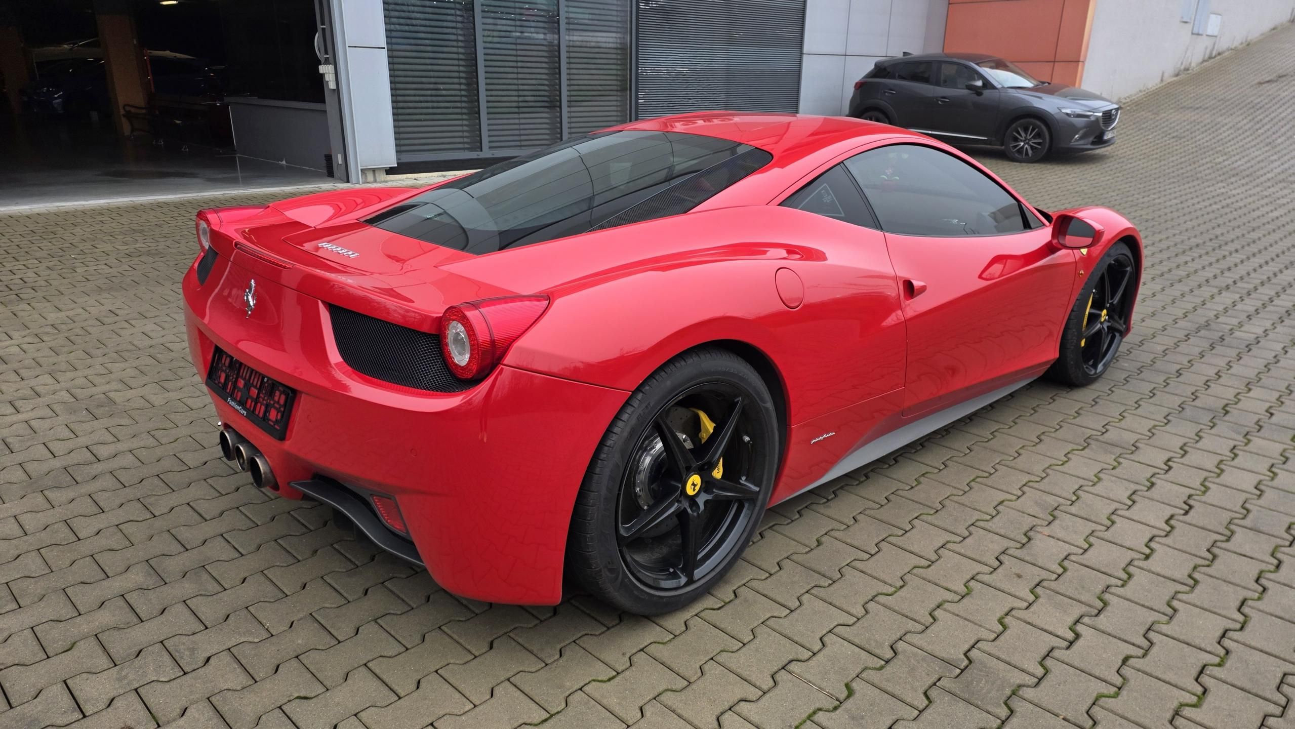 Ferrari 458, TOP STAV PRAVIDELNÝ SERVIS - fotka 4