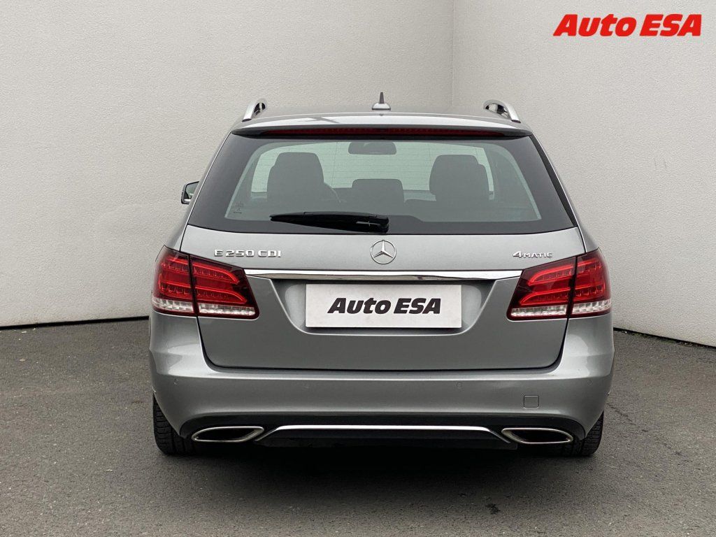 Mercedes-Benz Třídy E, 2.2 CDi E250 4Matic,AT - fotka 5