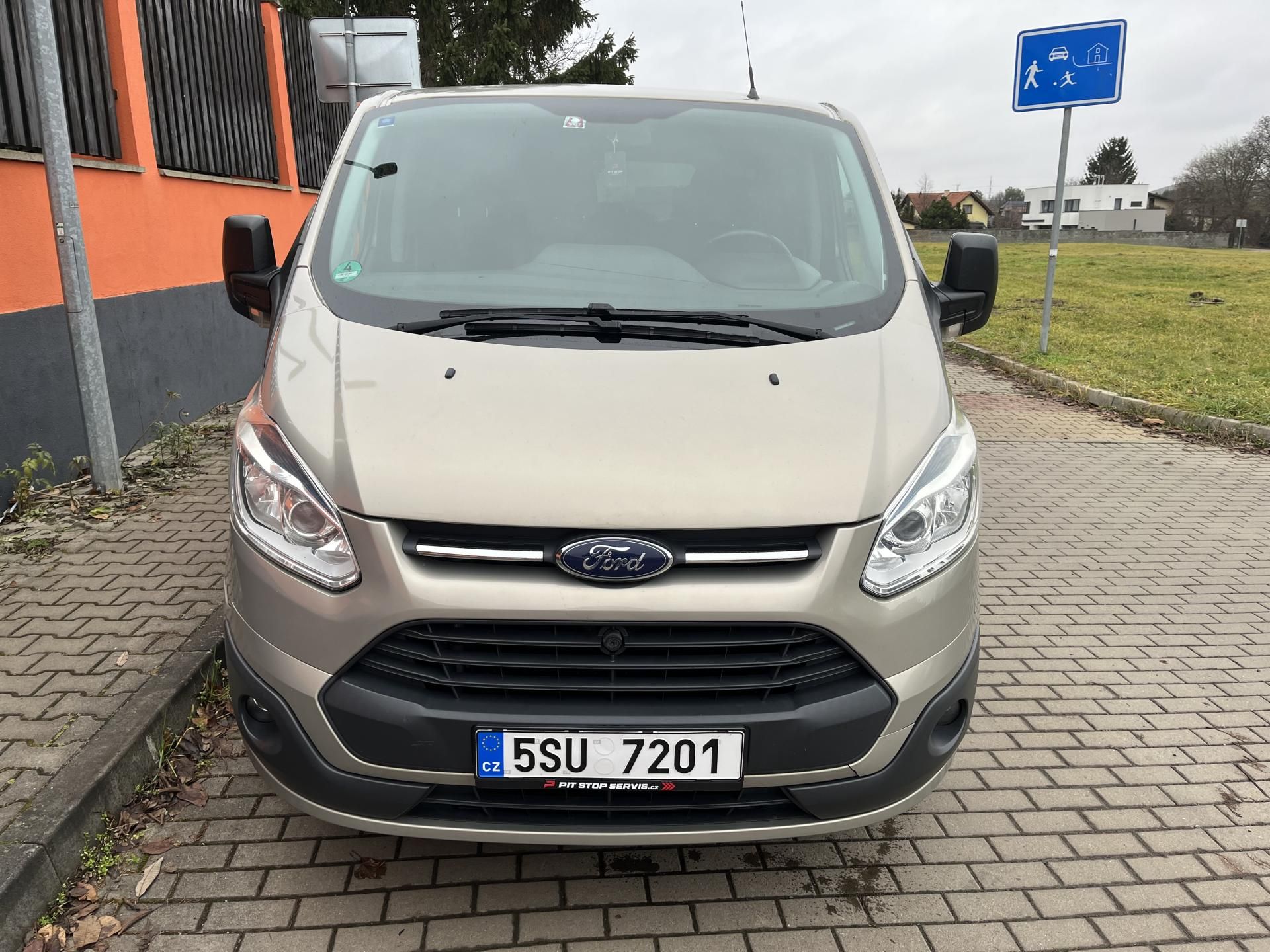 Ford Tourneo Custom, 2.2 TDCi 9 Míst - fotka 3