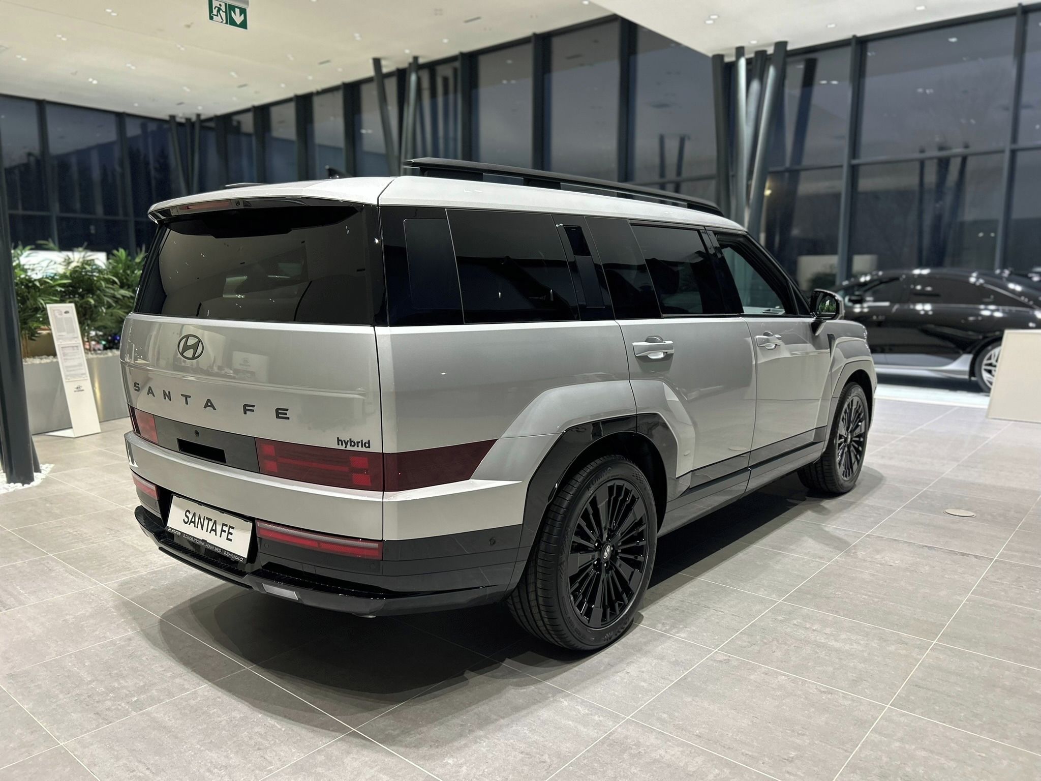 Hyundai Santa Fe, 1,6 TGDI HEV 4WD AT CALLIGRAP - fotka 4