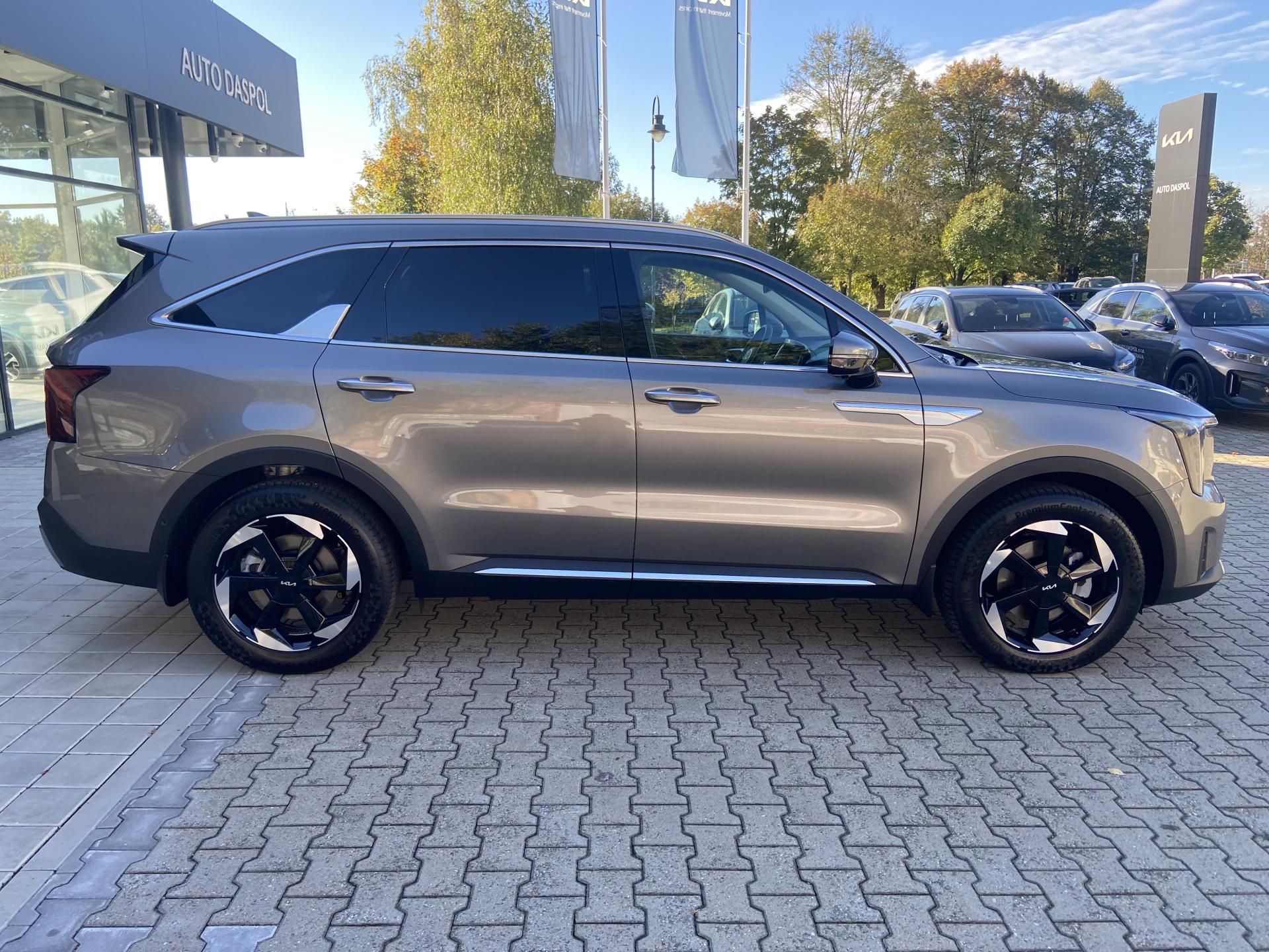 Kia Sorento, 1,6HEV 4x4 5P TOP NAPPA/PNS - fotka 2