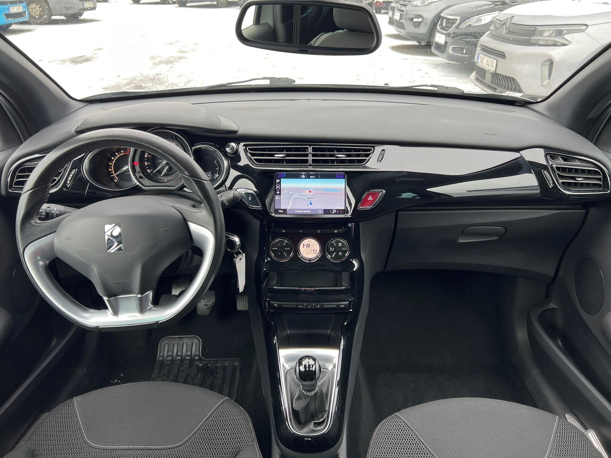 Citroën DS3, 1.2 110k NAVI ZÁRUKA SERVIS - fotka 3