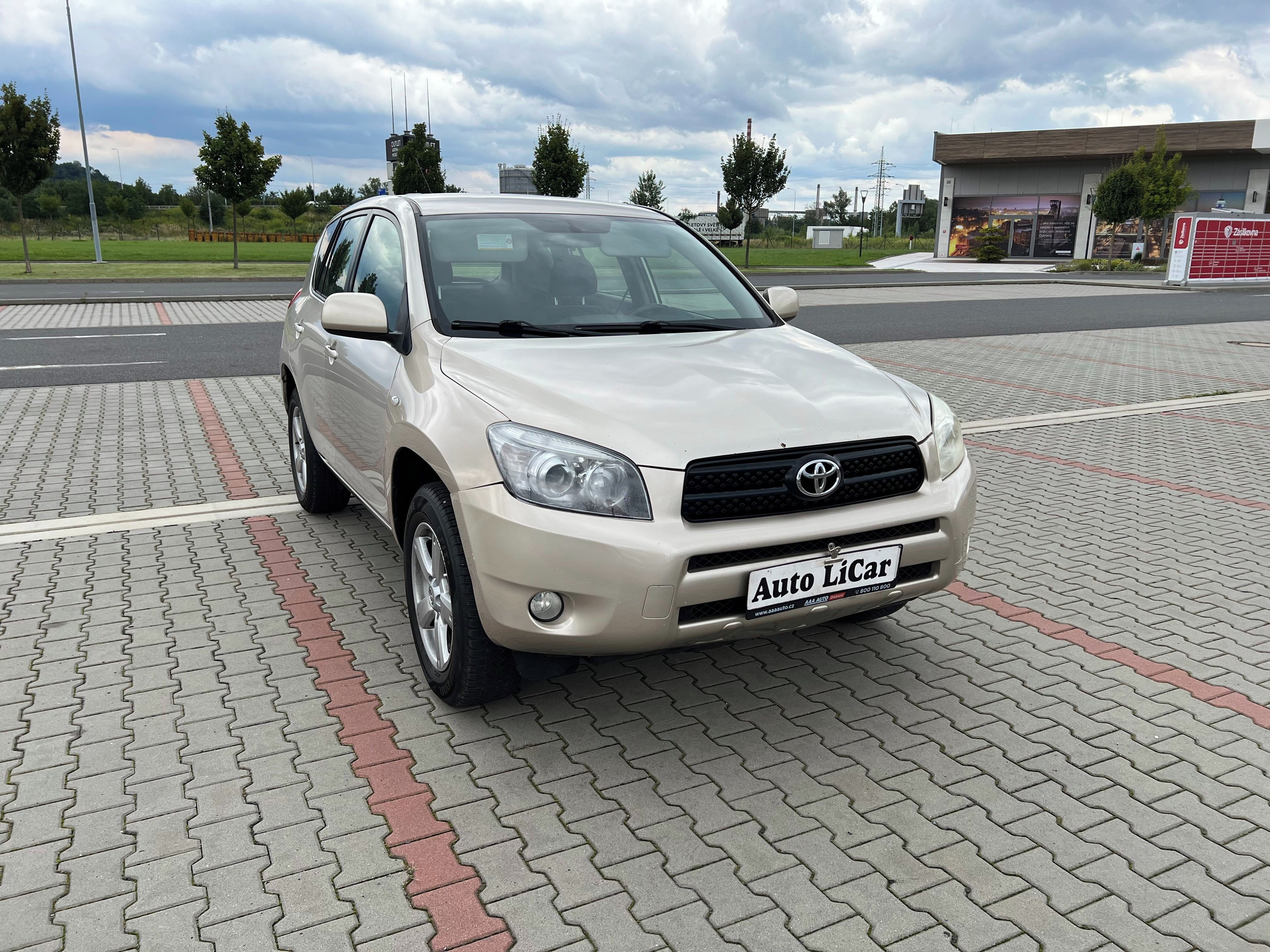 Toyota Rav4, 2.0i 112kw 4x4 1. maj. koup.ČR