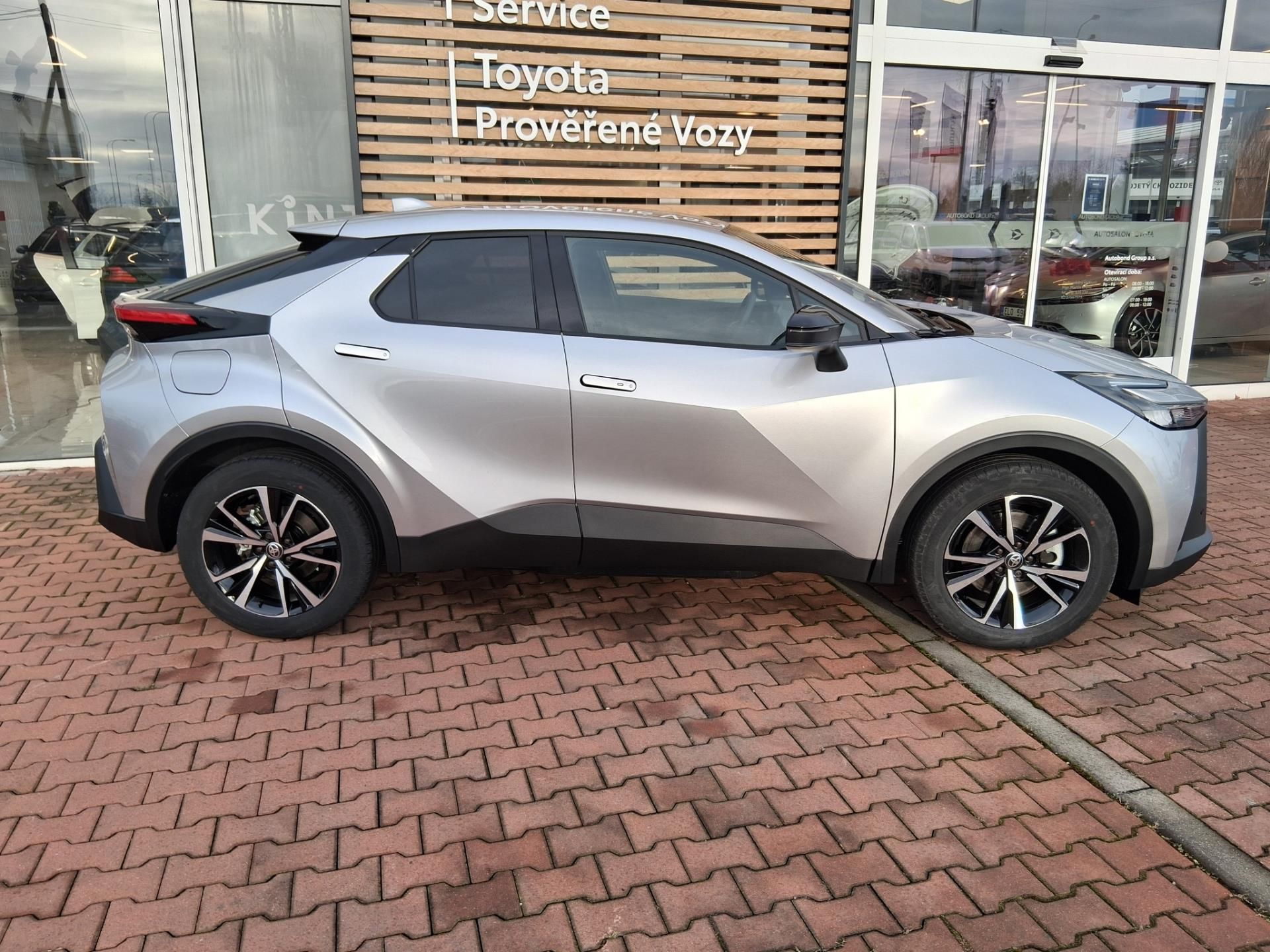 Toyota C-HR, 2,0 PHEV 4X2 STYLE - fotka 3