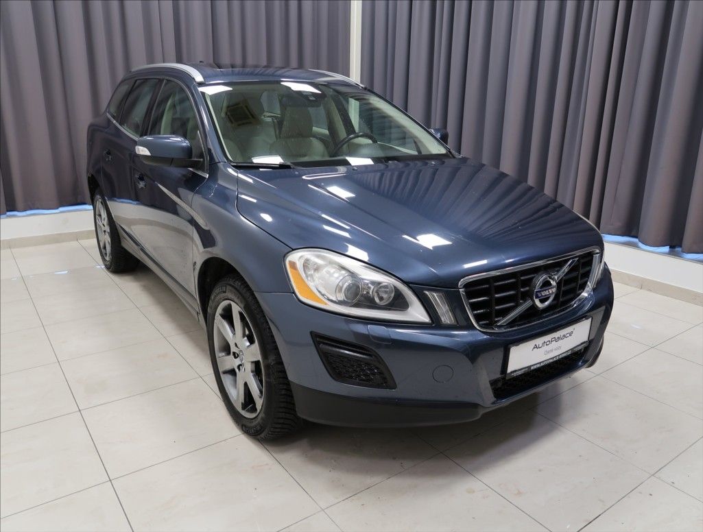 Volvo XC60, 2,4 D5 AWD AUT - fotka 3