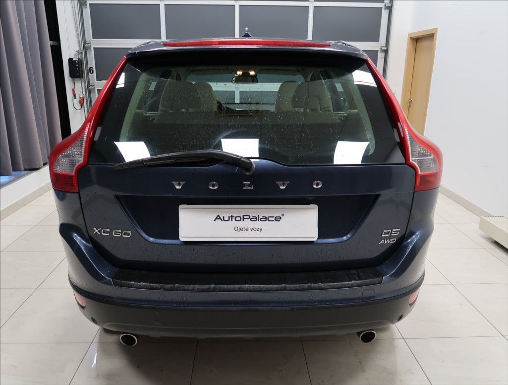Volvo XC60, 2,4 D5 AWD AUT - fotka 5