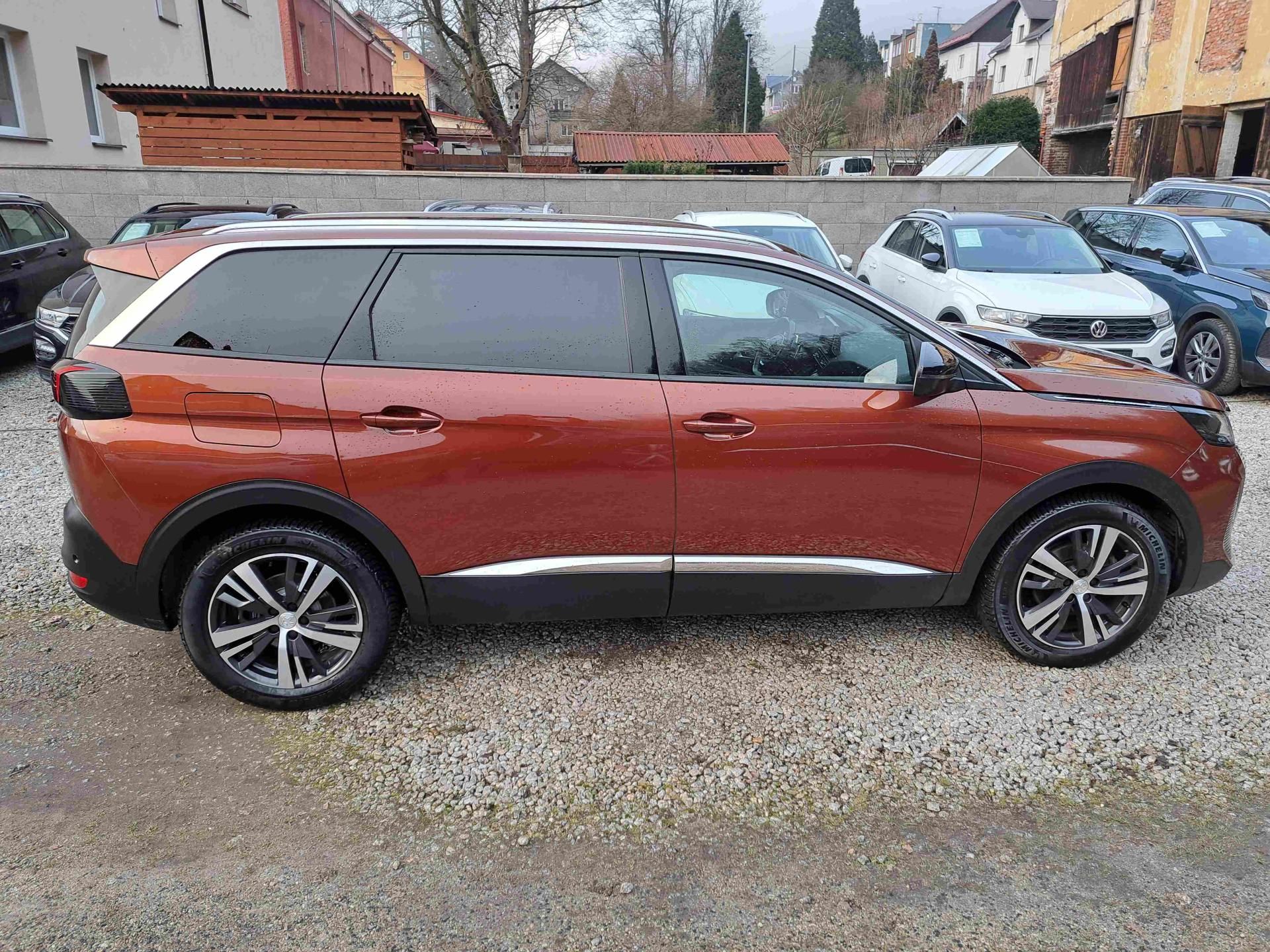 Peugeot 5008, 1,5 HDI  EAT8 ALLURE  LED NAVI - fotka 2