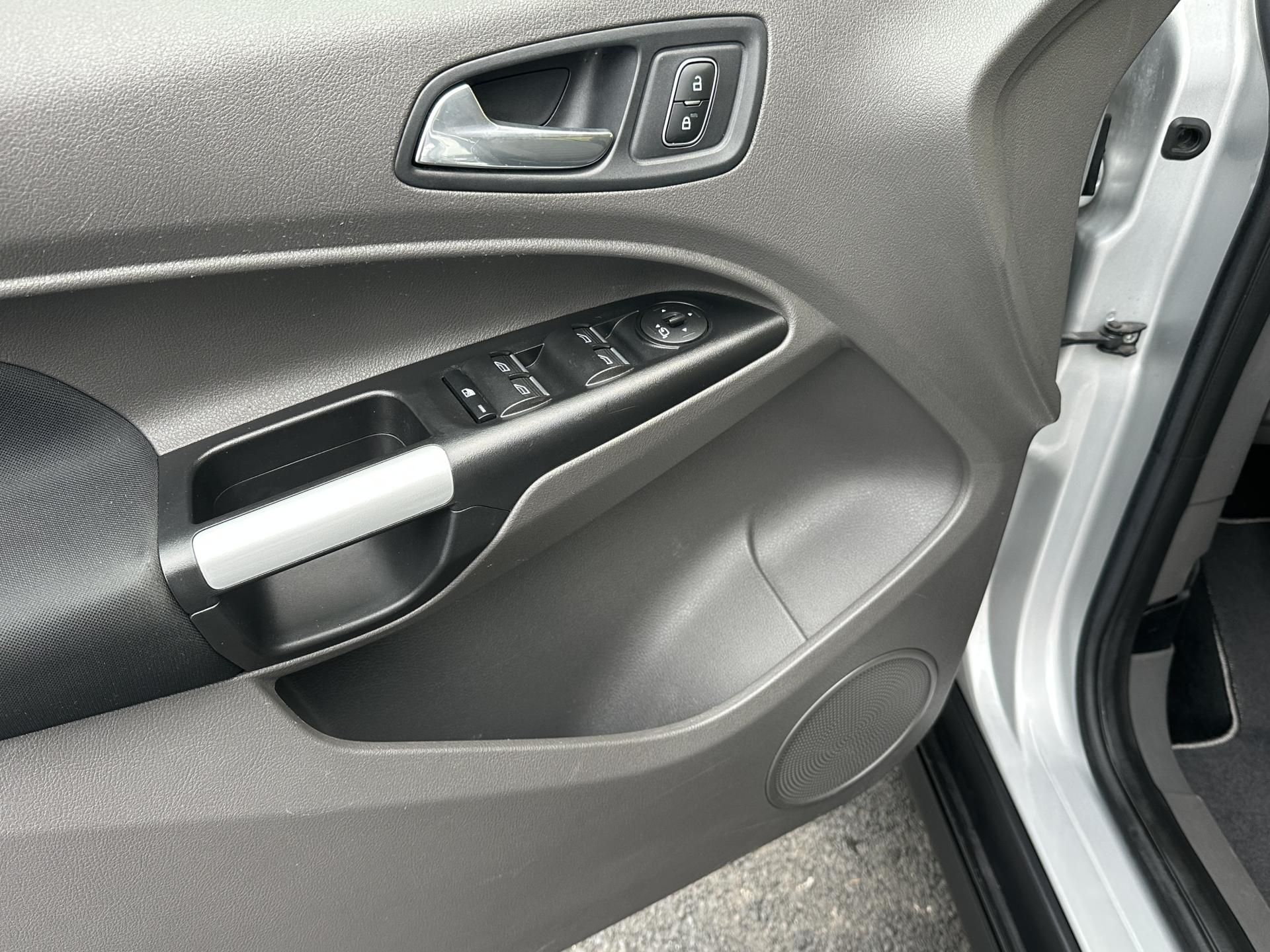 Ford Tourneo Connect, 1.5/88kW* 7.Míst * 1.Maj. - fotka 5