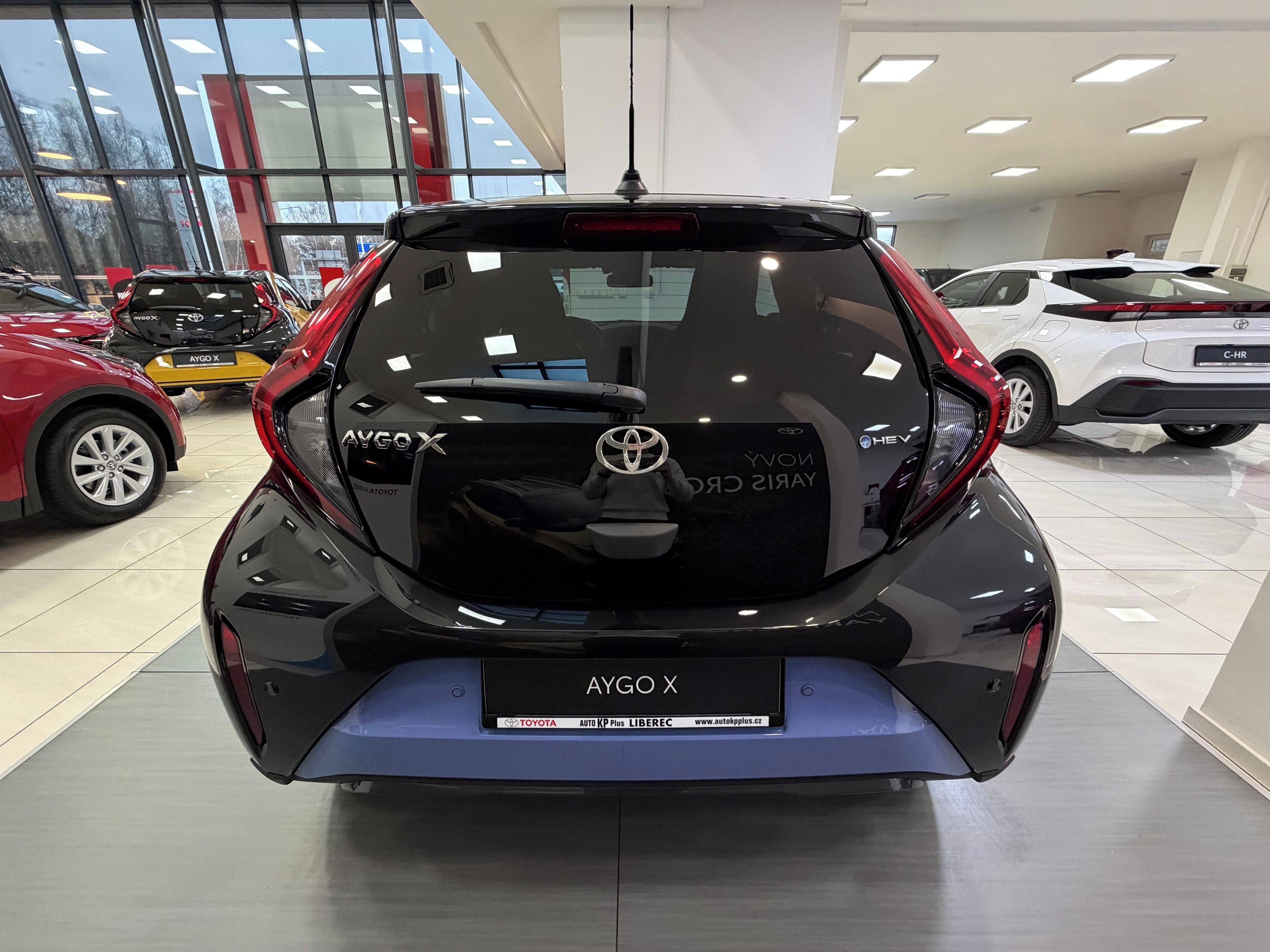Toyota Aygo, 1,5 HEV 116k Executive - fotka 6