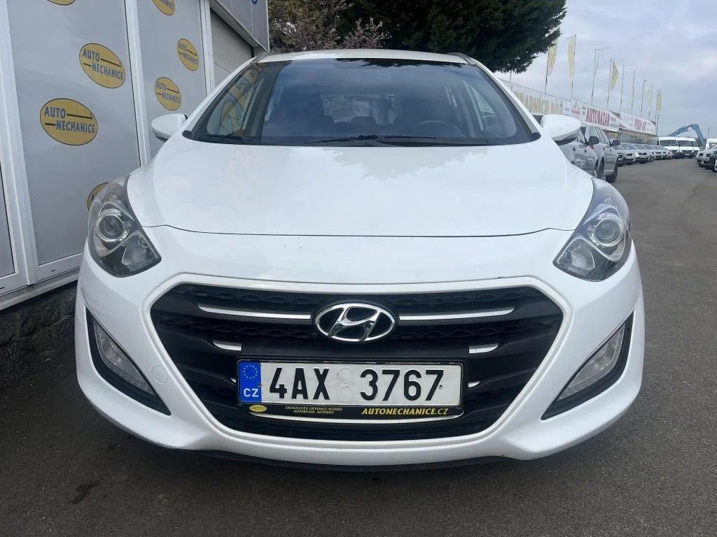 Hyundai i30, 1.6 CRDi Weekend kombi - fotka 3