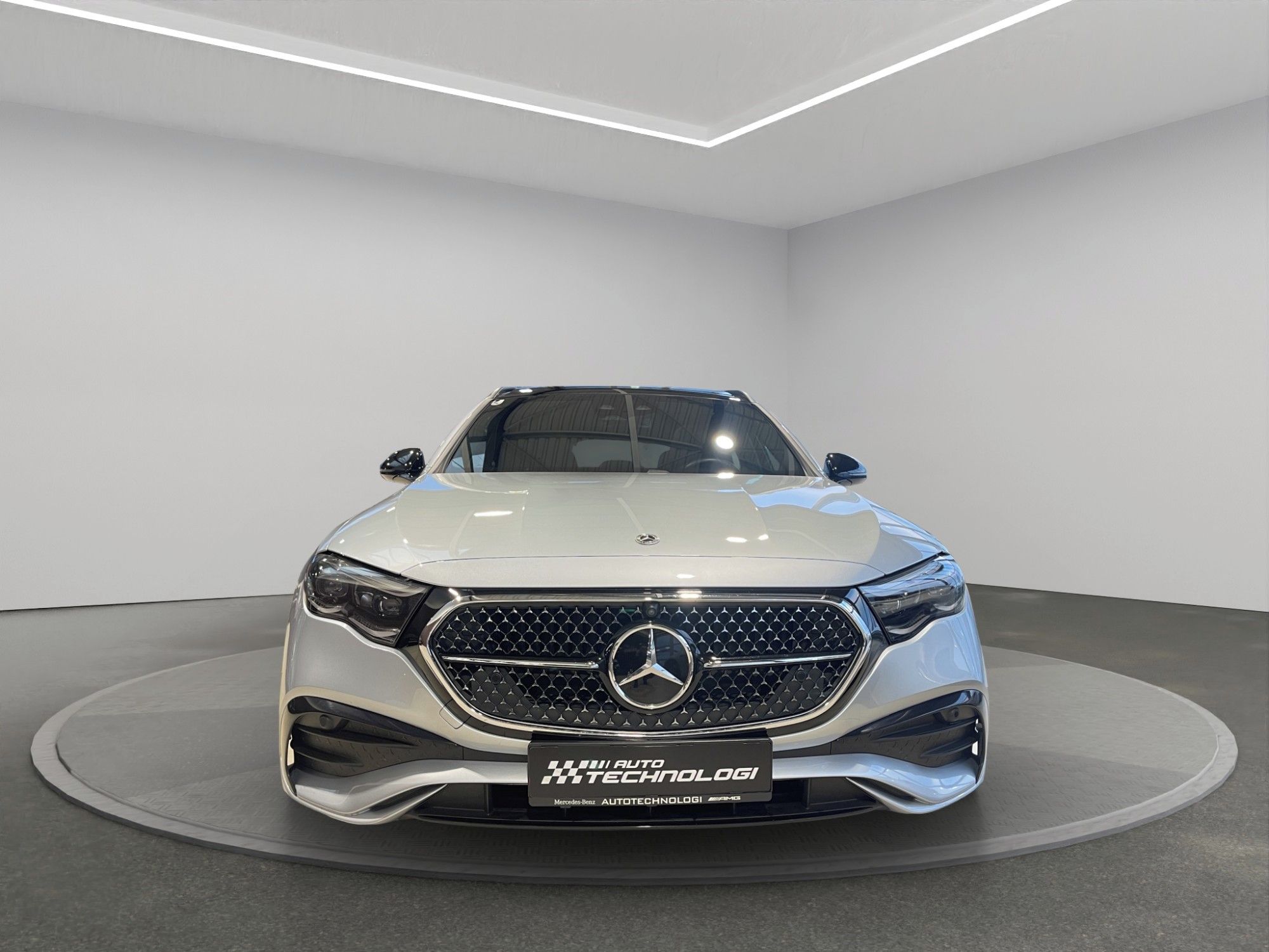 Mercedes-Benz Třídy E, 300 de 4MATIC kombi - fotka 2