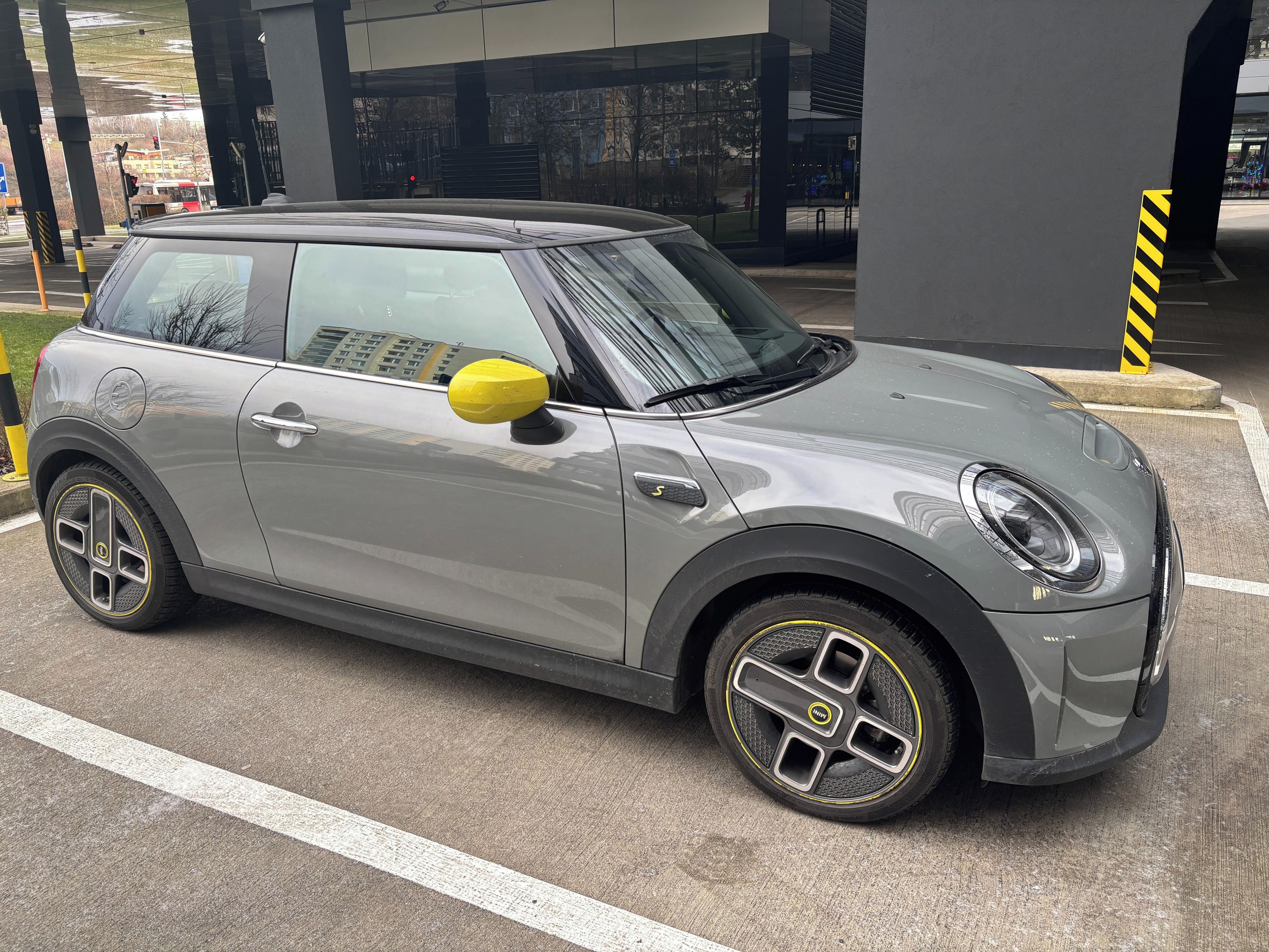 Mini Cooper, MINI Cooper SE Hatch - fotka 3
