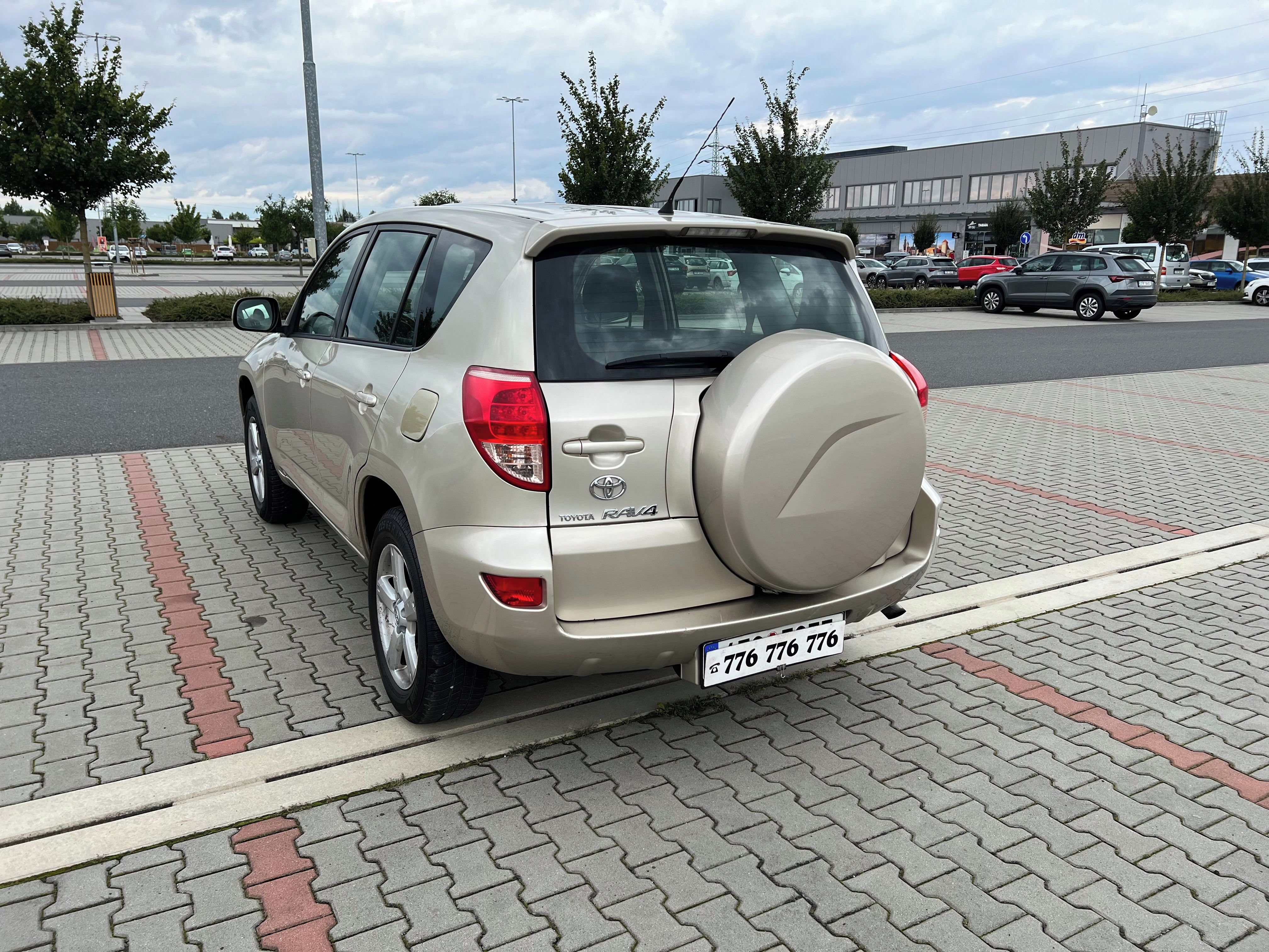 Toyota Rav4, 2.0i 112kw 4x4 1. maj. koup.ČR - fotka 5