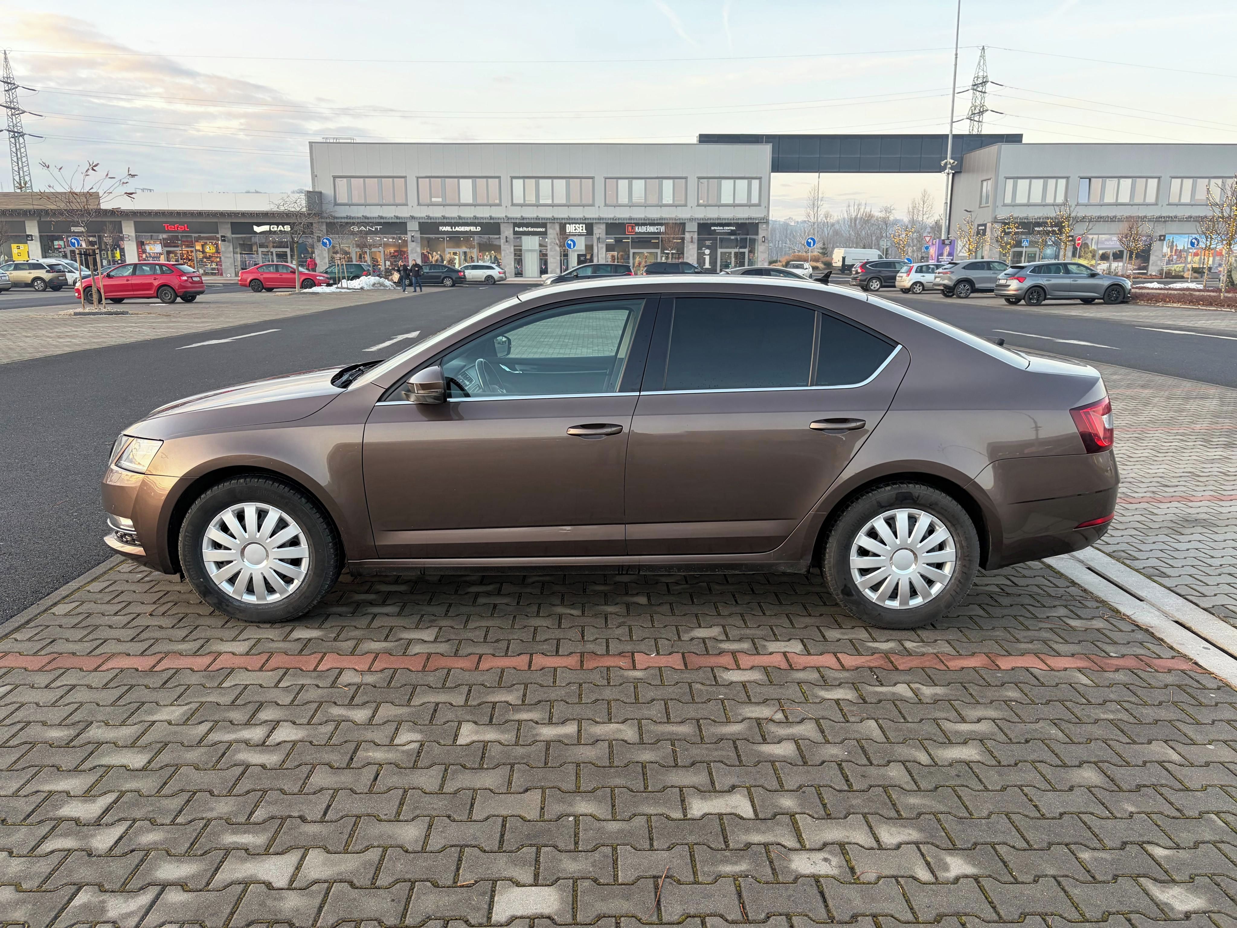 Škoda Octavia, III 1.6 TDi DSG kůže navi FULL - fotka 6