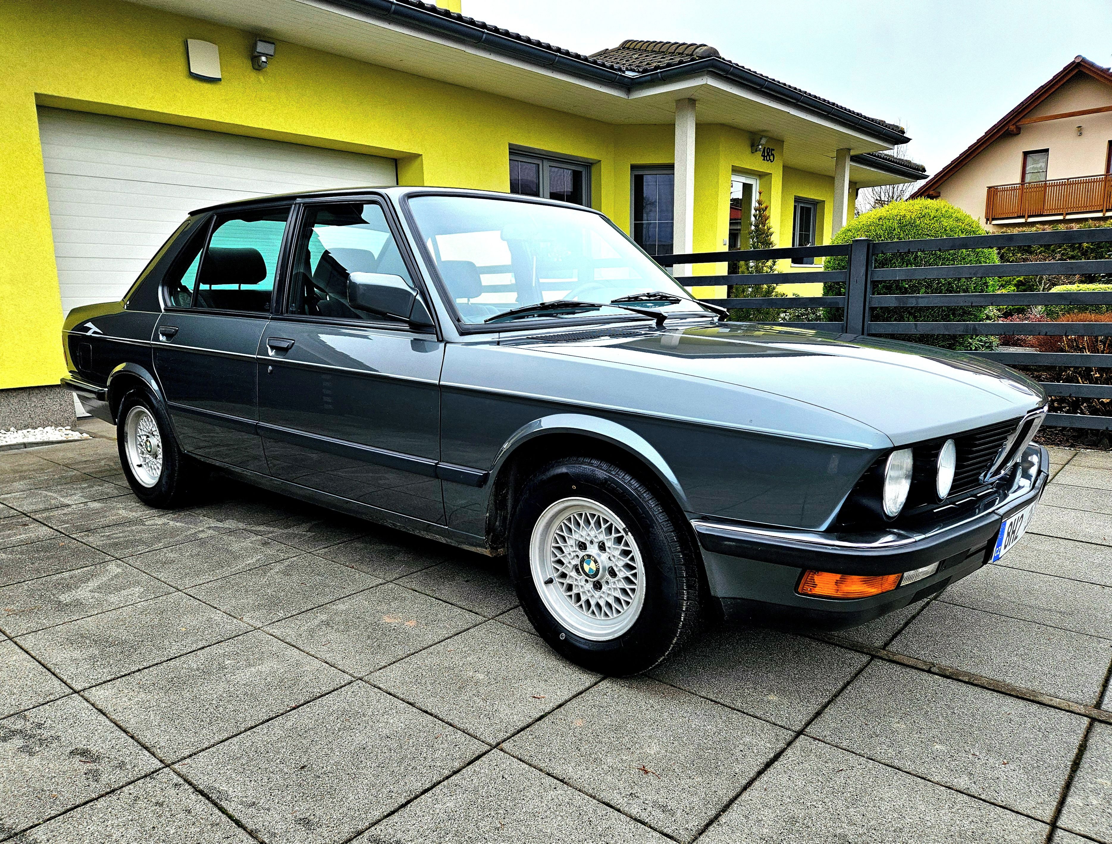 BMW Řada 5, E28 klasika v perfektnim stavu - fotka 2