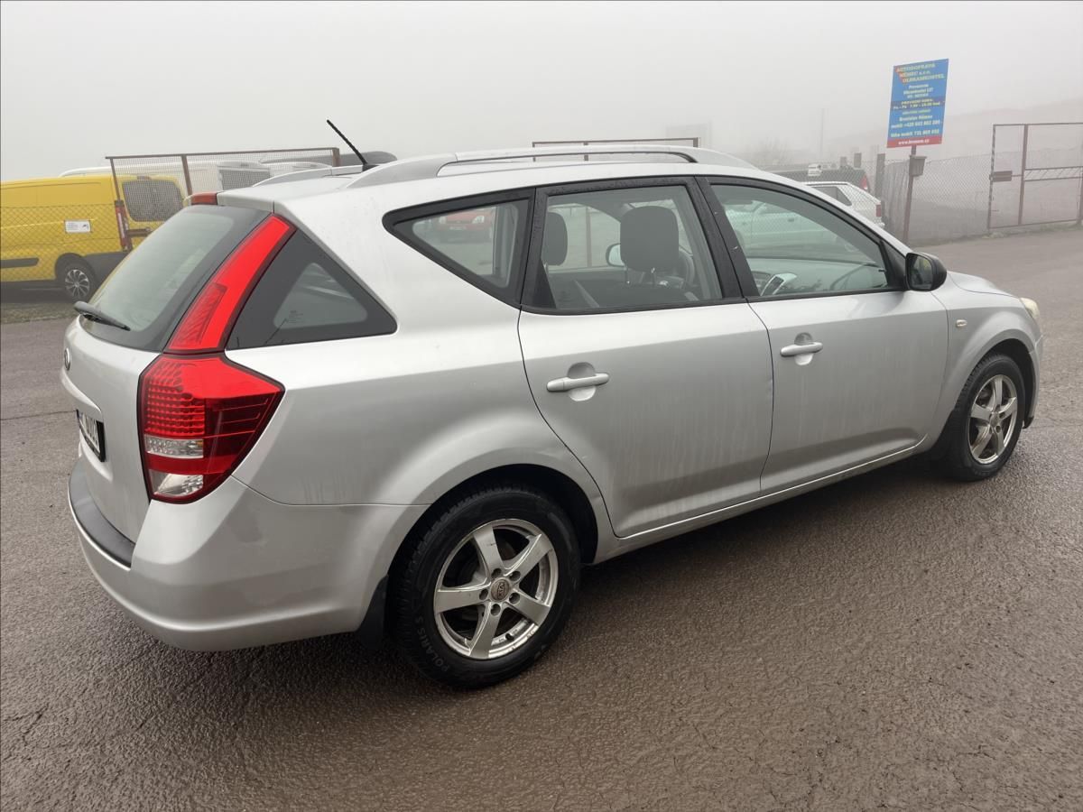 Kia Cee´d, 1,6 CRDi 16V KLIMA ALU SERVIS - fotka 5