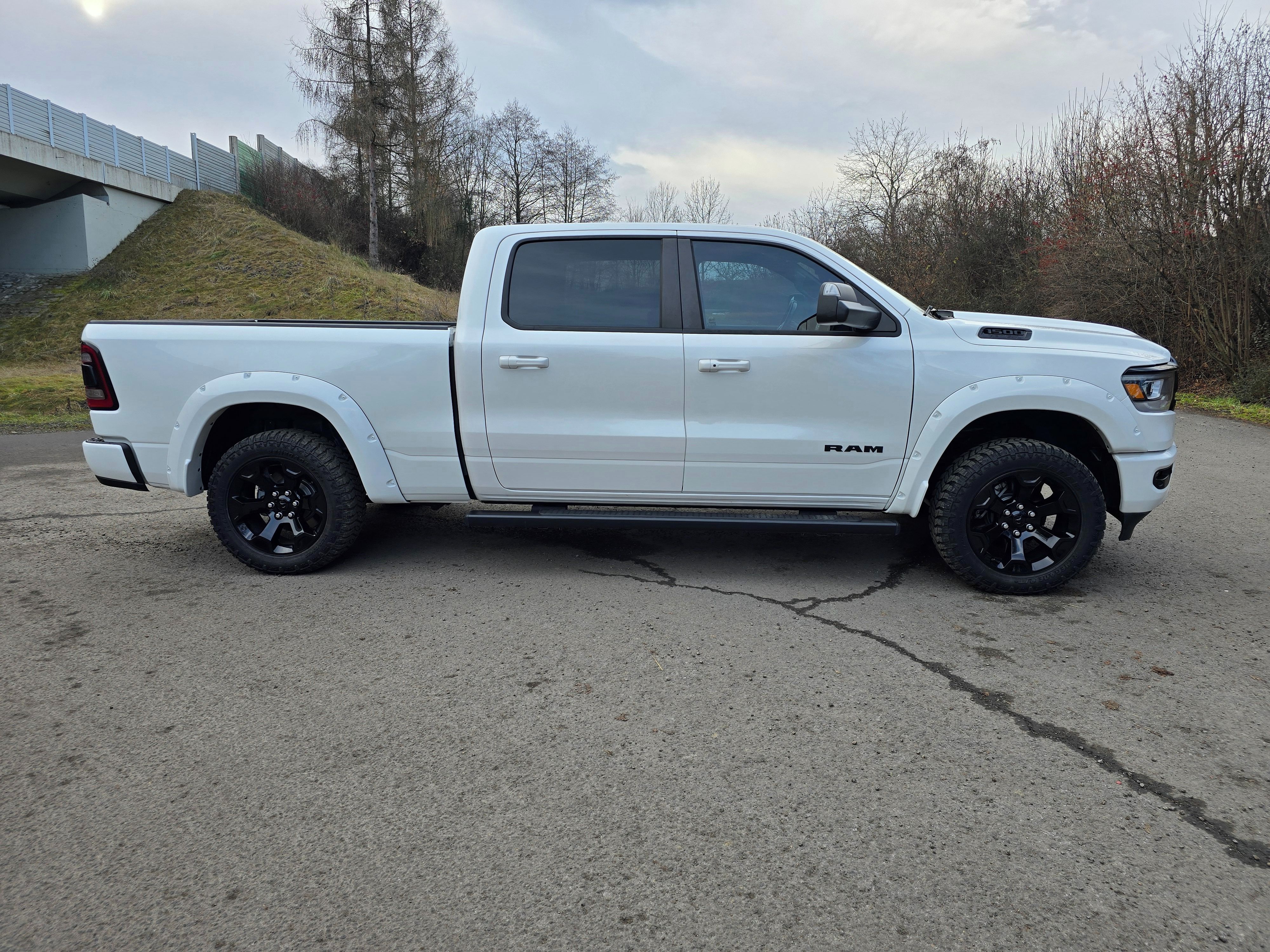 Dodge Ram, Sport 4x4 5,7,XL Verze, Perleť - fotka 3