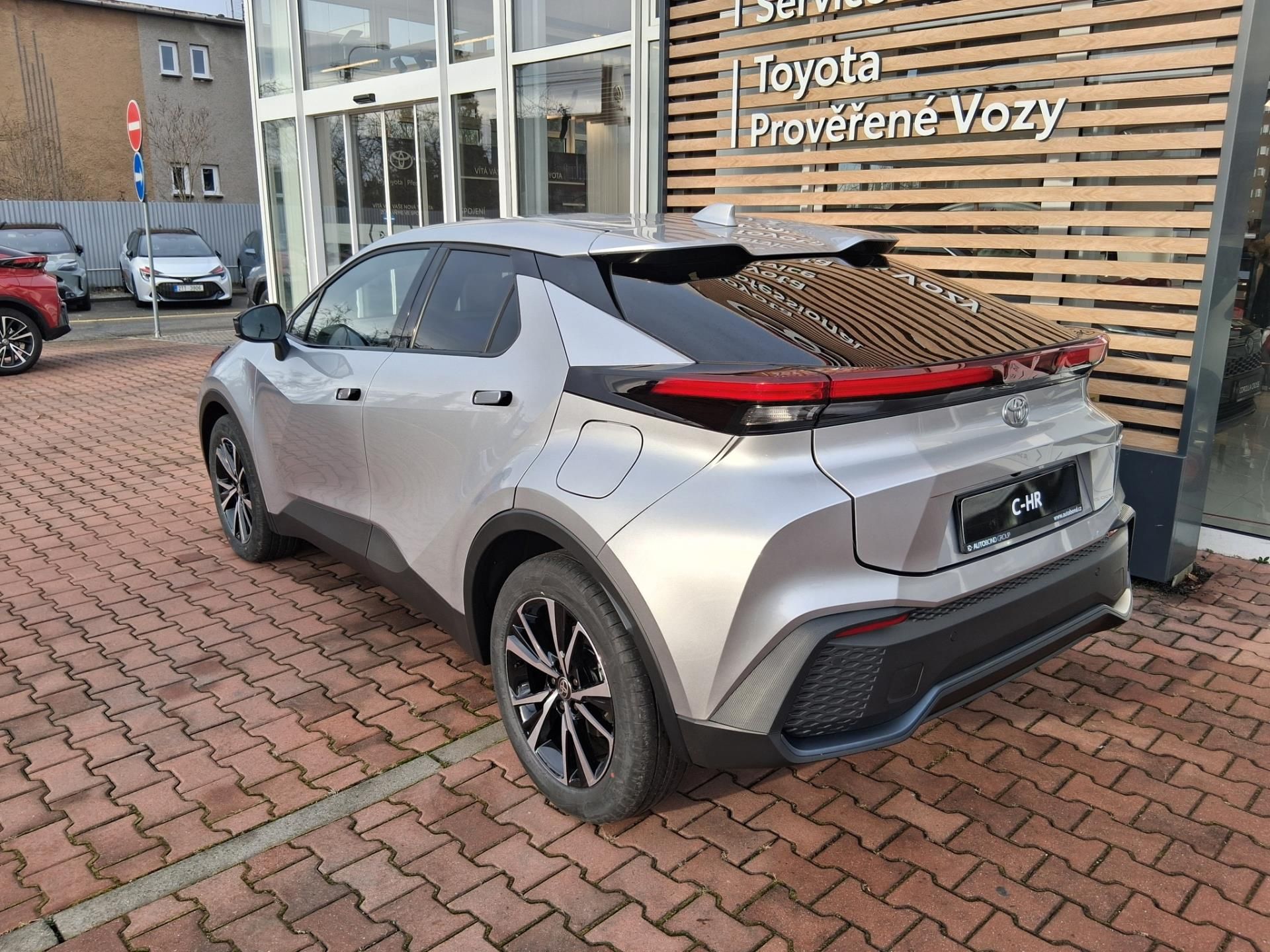 Toyota C-HR, 2,0 PHEV 4X2 STYLE - fotka 4