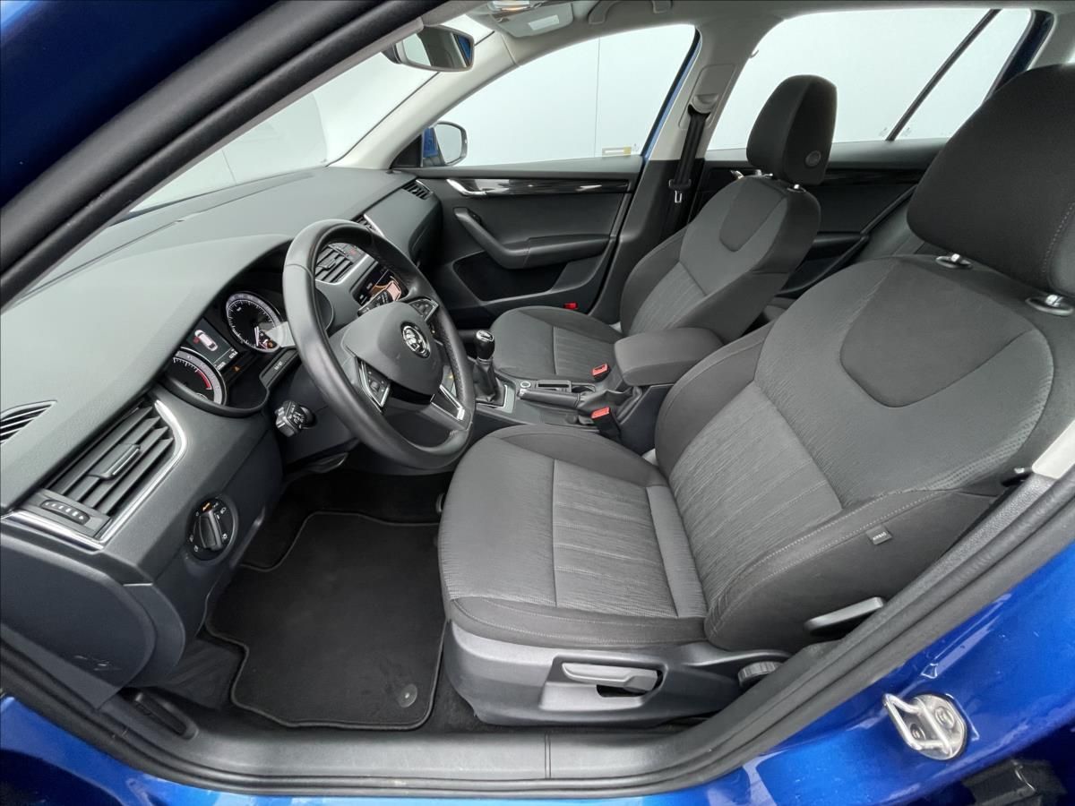 Škoda Octavia, 1,6 TDI Combi Style LED+KESSY - fotka 4