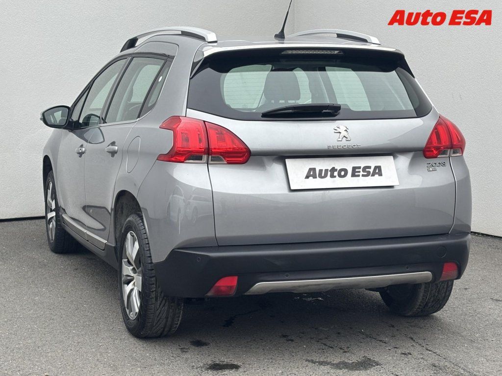 Peugeot 2008, 1.2 VTi,Allure,AT,navi - fotka 6