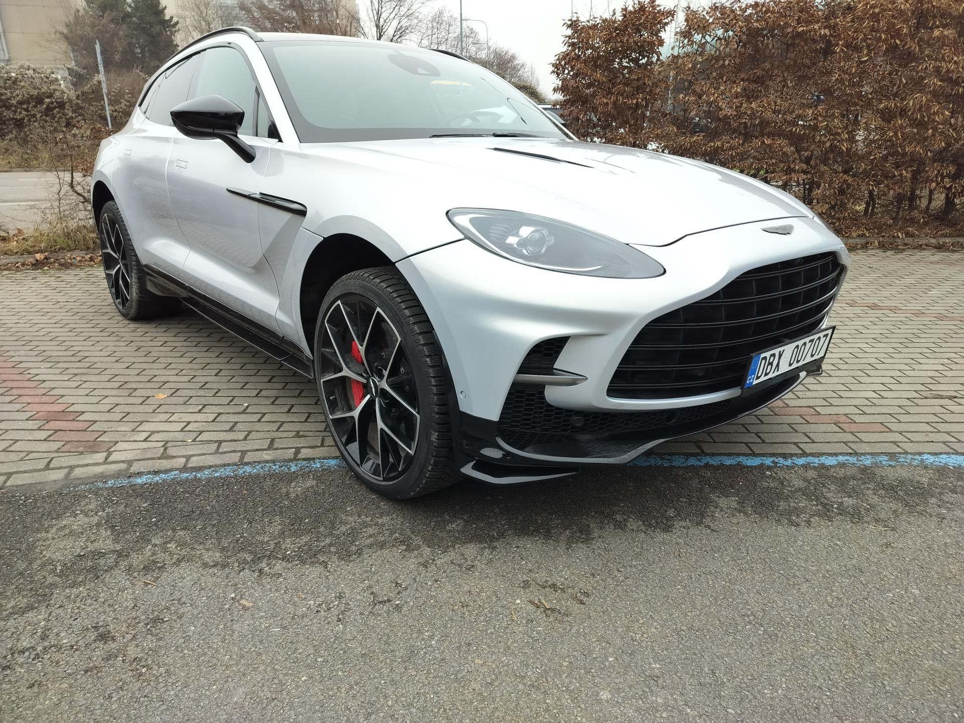 Aston Martin DBX, 707 23"