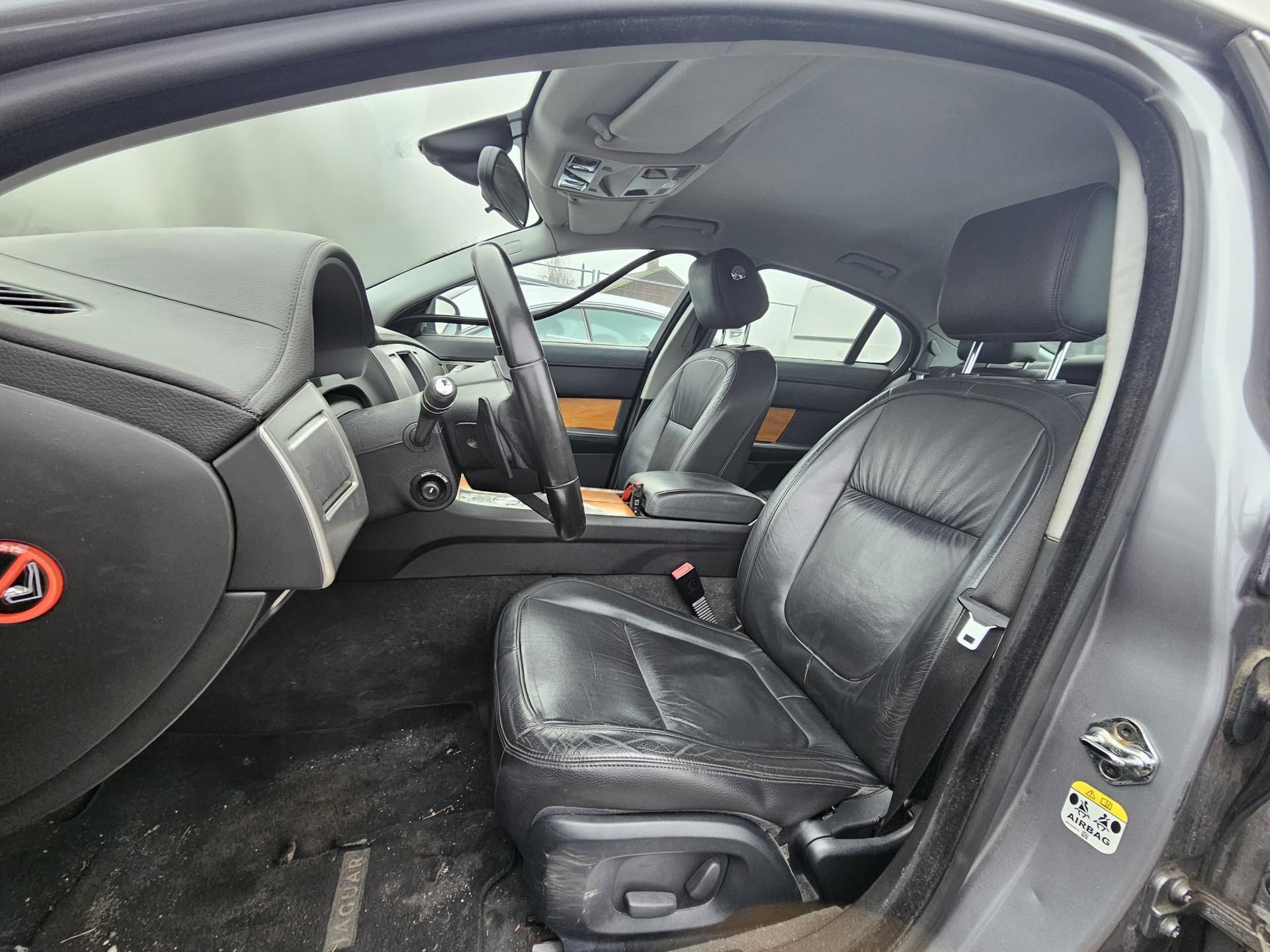 Jaguar XF, 3.0D 177kW NA DÍLY NEBO OPRAVU - fotka 6