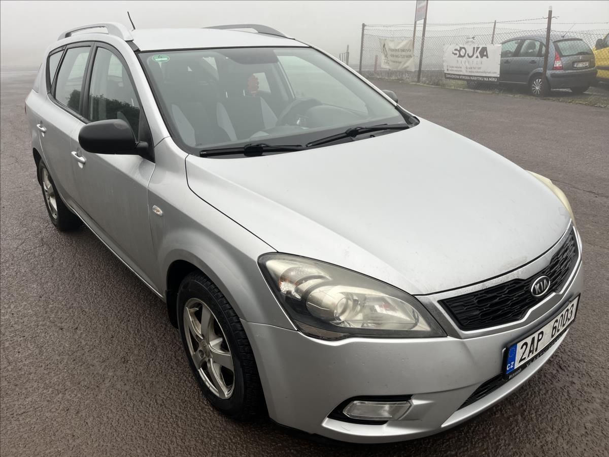 Kia Cee´d, 1,6 CRDi 16V KLIMA ALU SERVIS - fotka 3