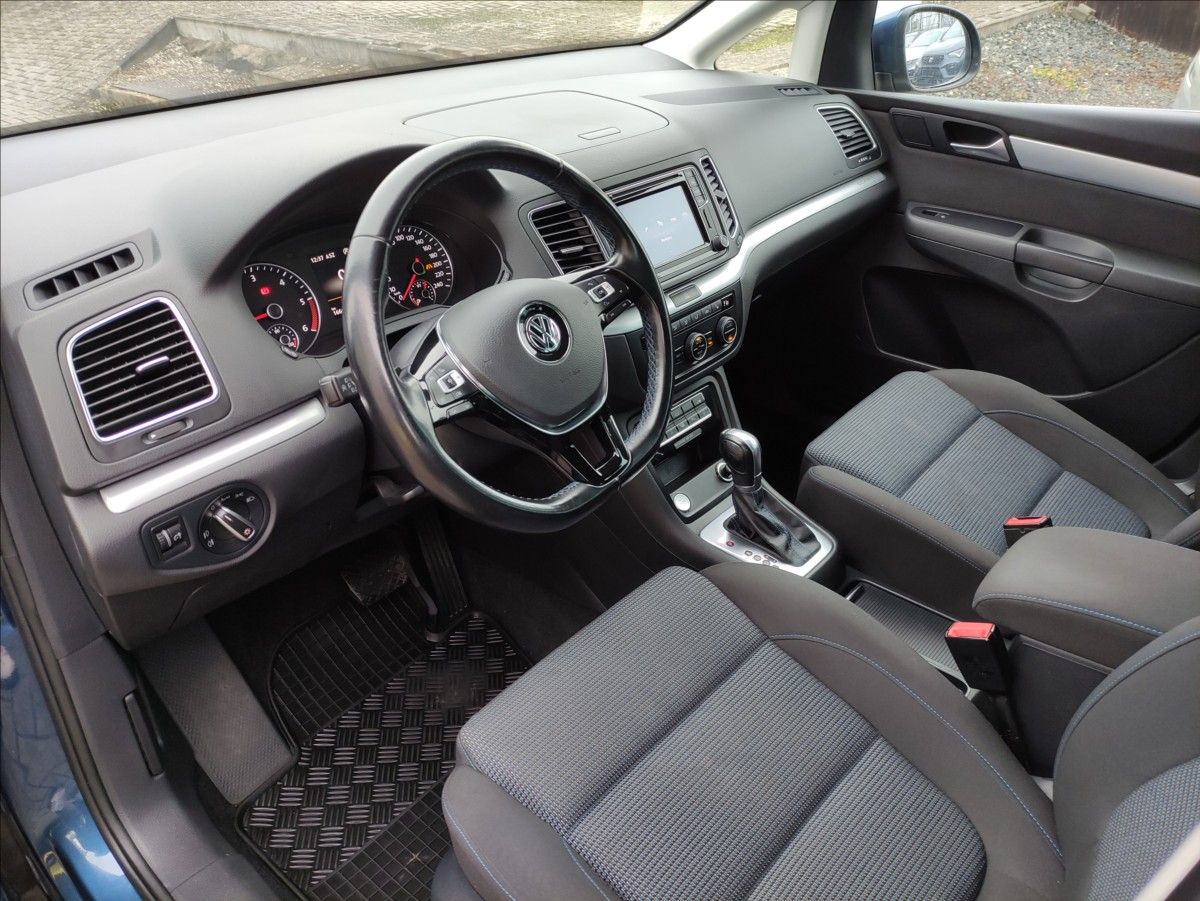 Volkswagen Sharan, 2,0 TDi DSG *XENON*NAVI*TAŽNÉ* - fotka 5