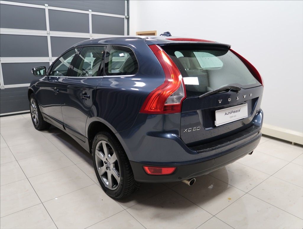 Volvo XC60, 2,4 D5 AWD AUT - fotka 6